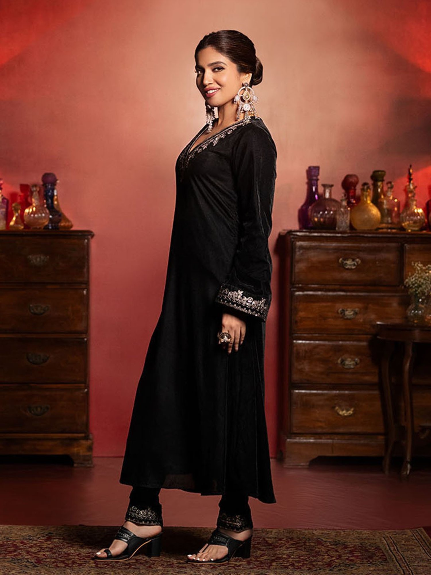 Ishin Black Embroidered Kurta With Pant & Dupatta