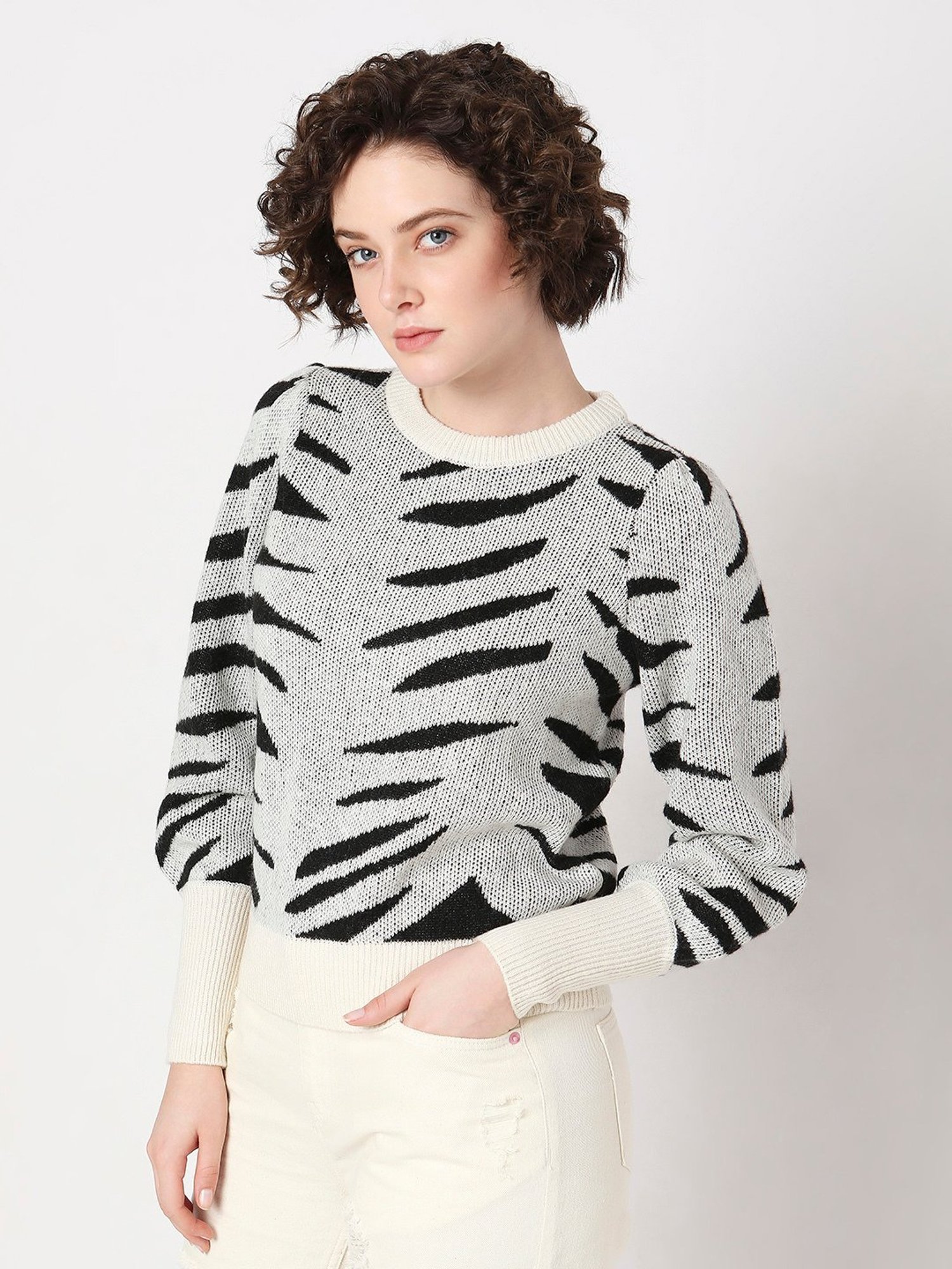 Vero Moda Black & White Printed Pullover