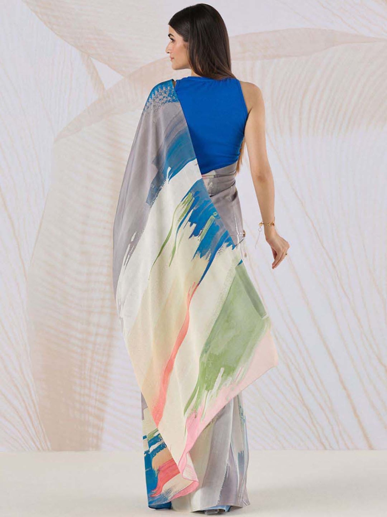 navyasa by liva Grey & Blue Printed Saree With Unstitched Blouse