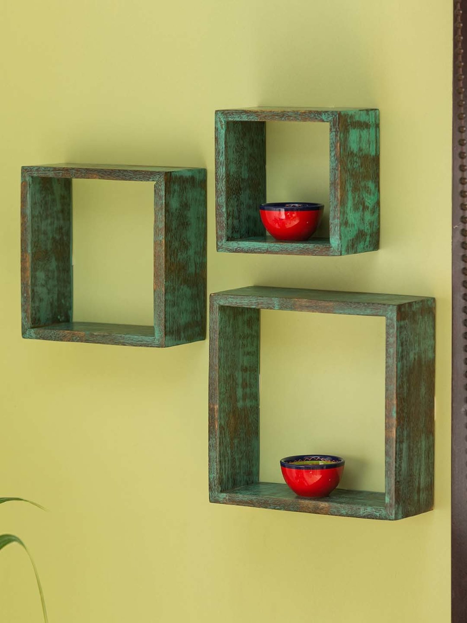 ExclusiveLane 'Rustic Squares' Antique Finish Nested Wall Shelves In Mango Wood (Set of 3)