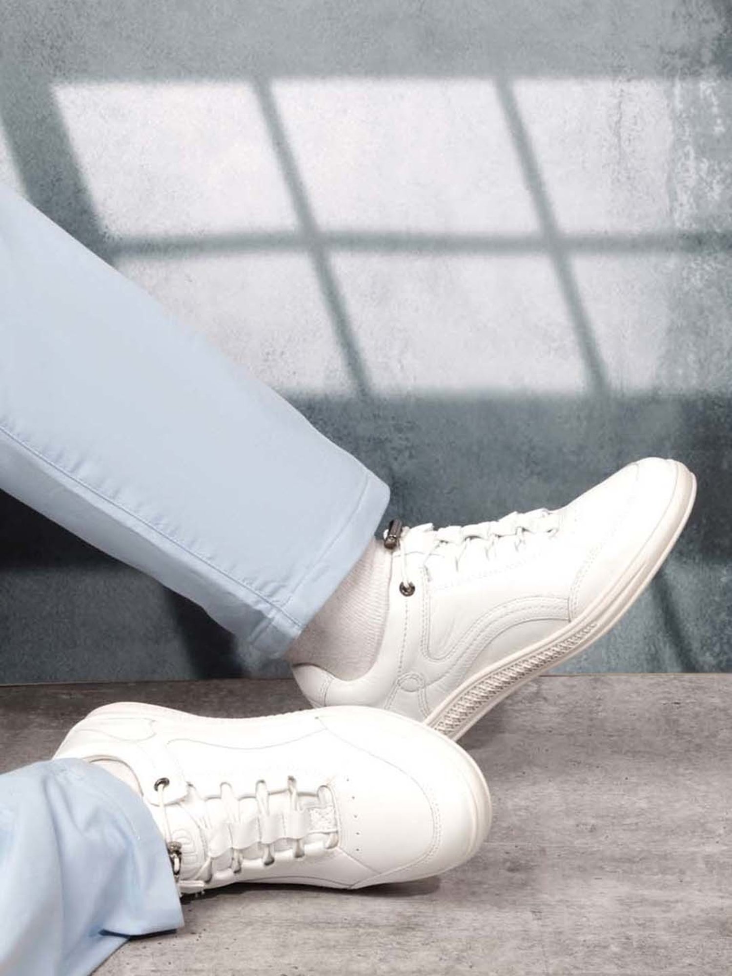 ID Men's White Casual Sneakers