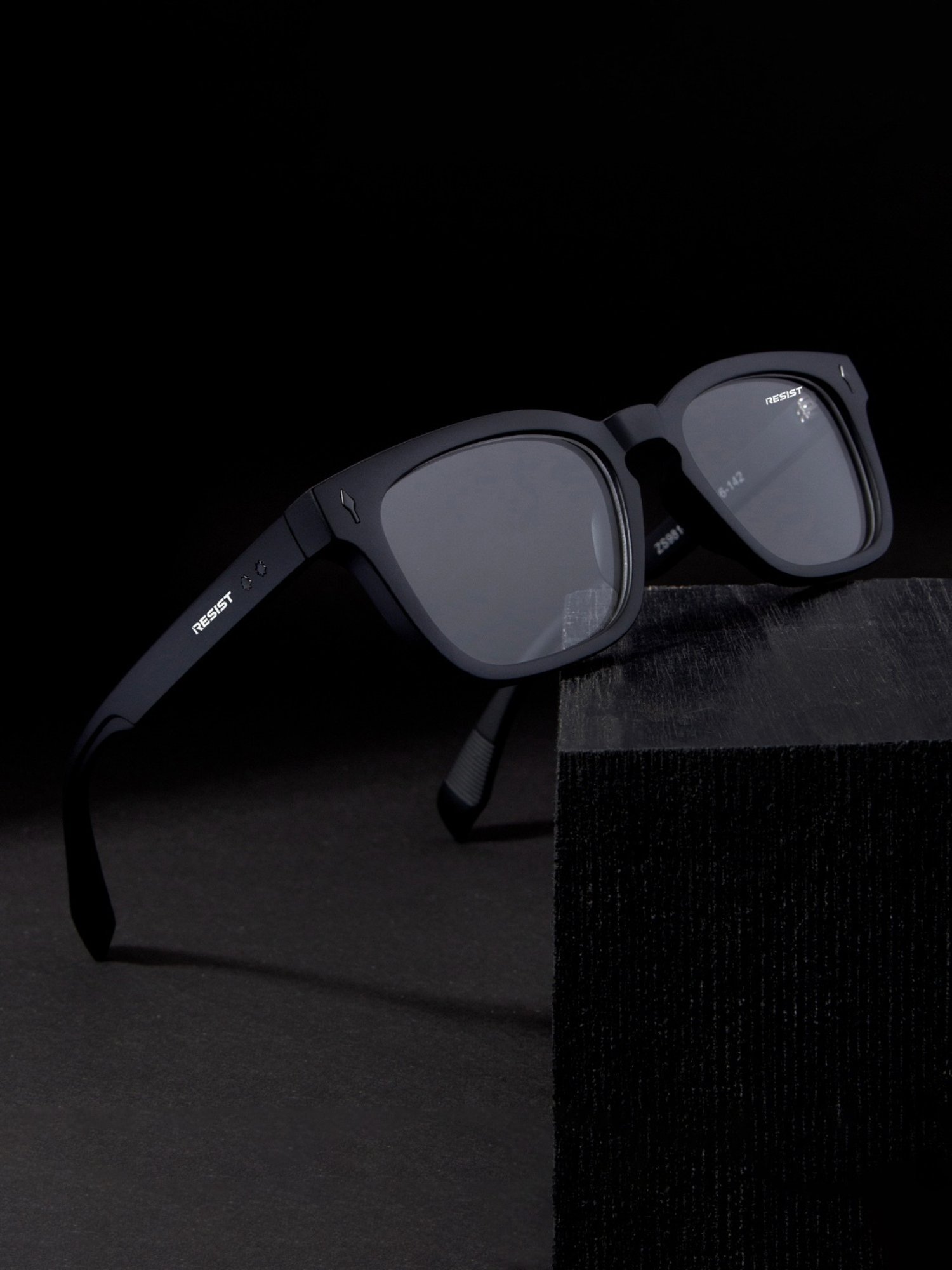 Resist Eyewear Clear Wayfarer UV Protected Unisex Sunglasses