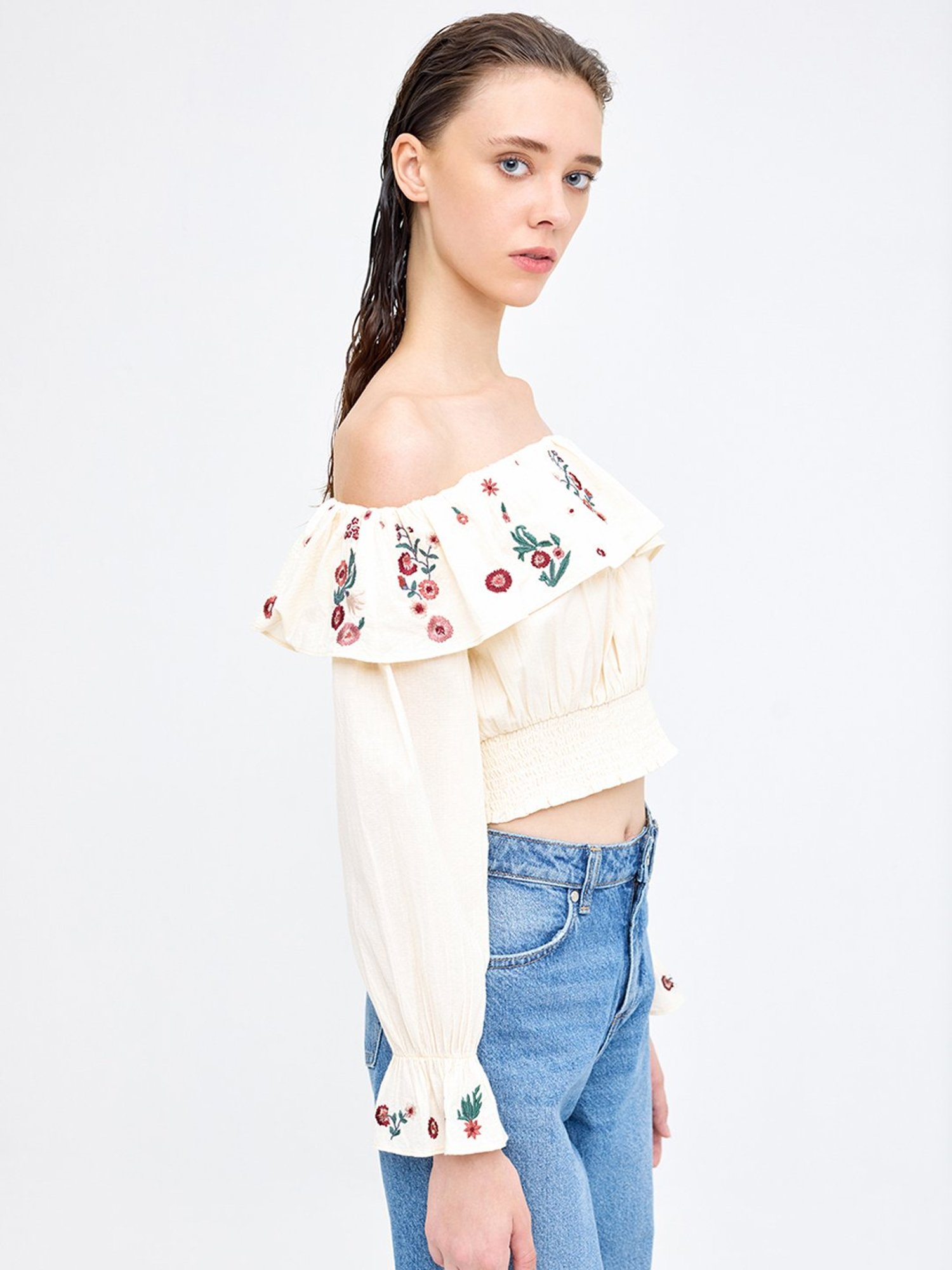 Cover Story Off White Cotton Embroidered Crop Top