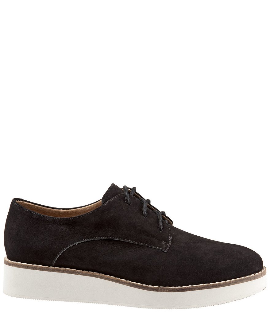 SoftWalk Willis Embossed Soft Leather Oxford Sneakers