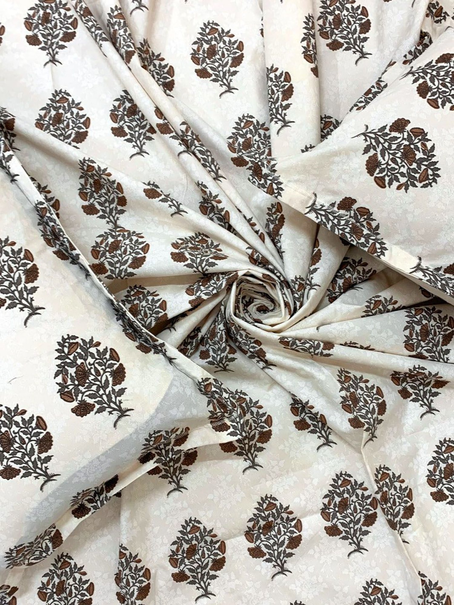 BELLA CASA Genteel Printed Beige 180 TC Cotton King Bedsheet with 2 Pillow Covers