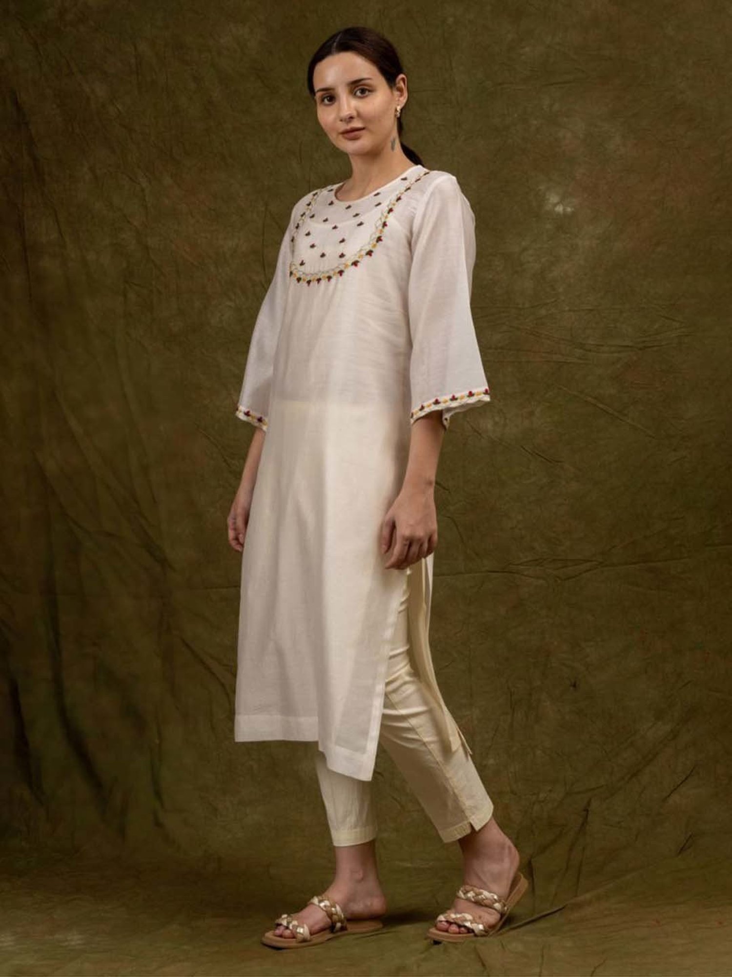 Mushio Off White Tenera Hand Embroiderd Chanderi Silk Kurta With Slip