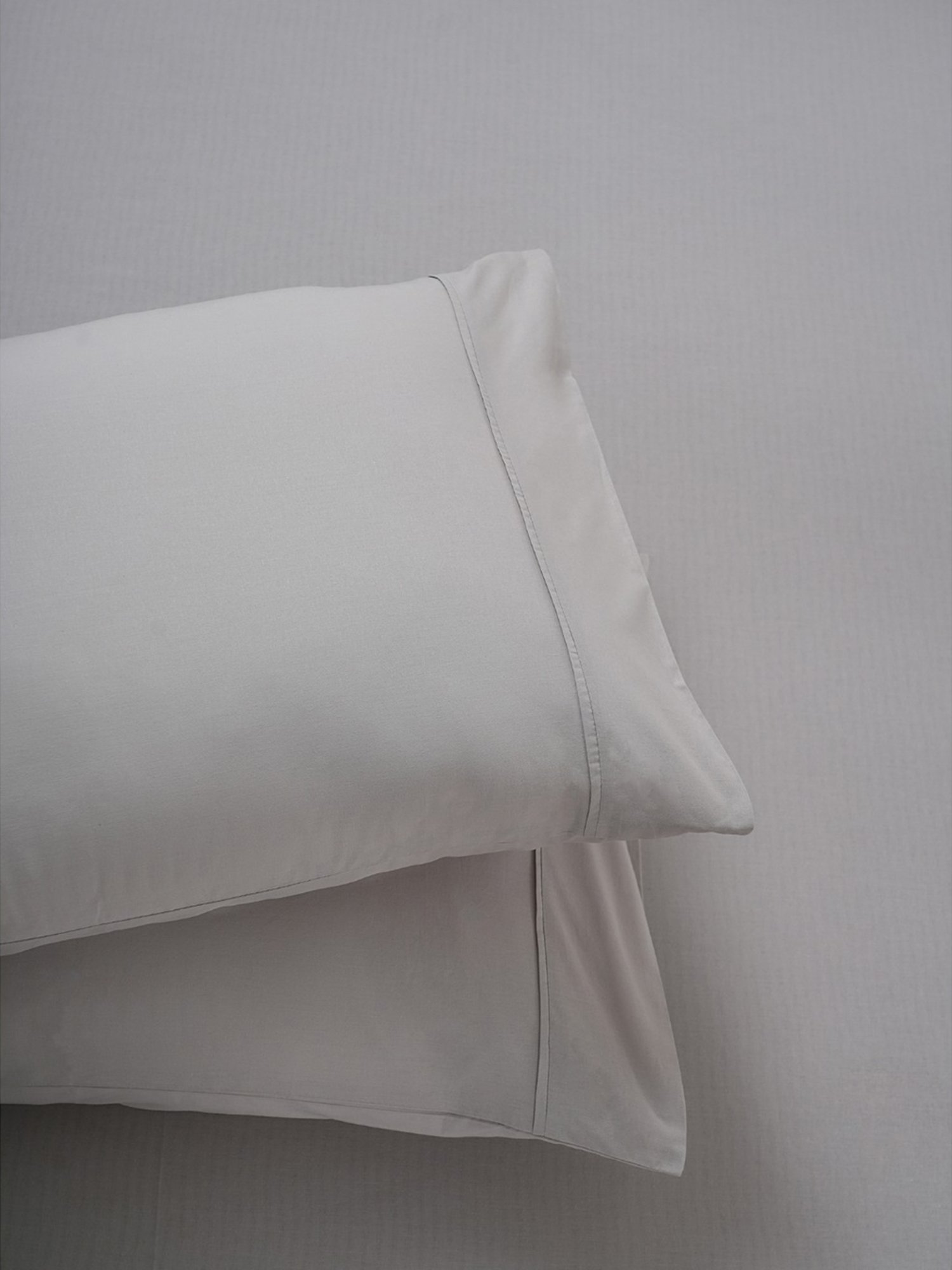 Maspar Colorart Eden Alloy Grey 144 TC Cotton Double Fitted Bed Sheet With 2 Pillow Covers