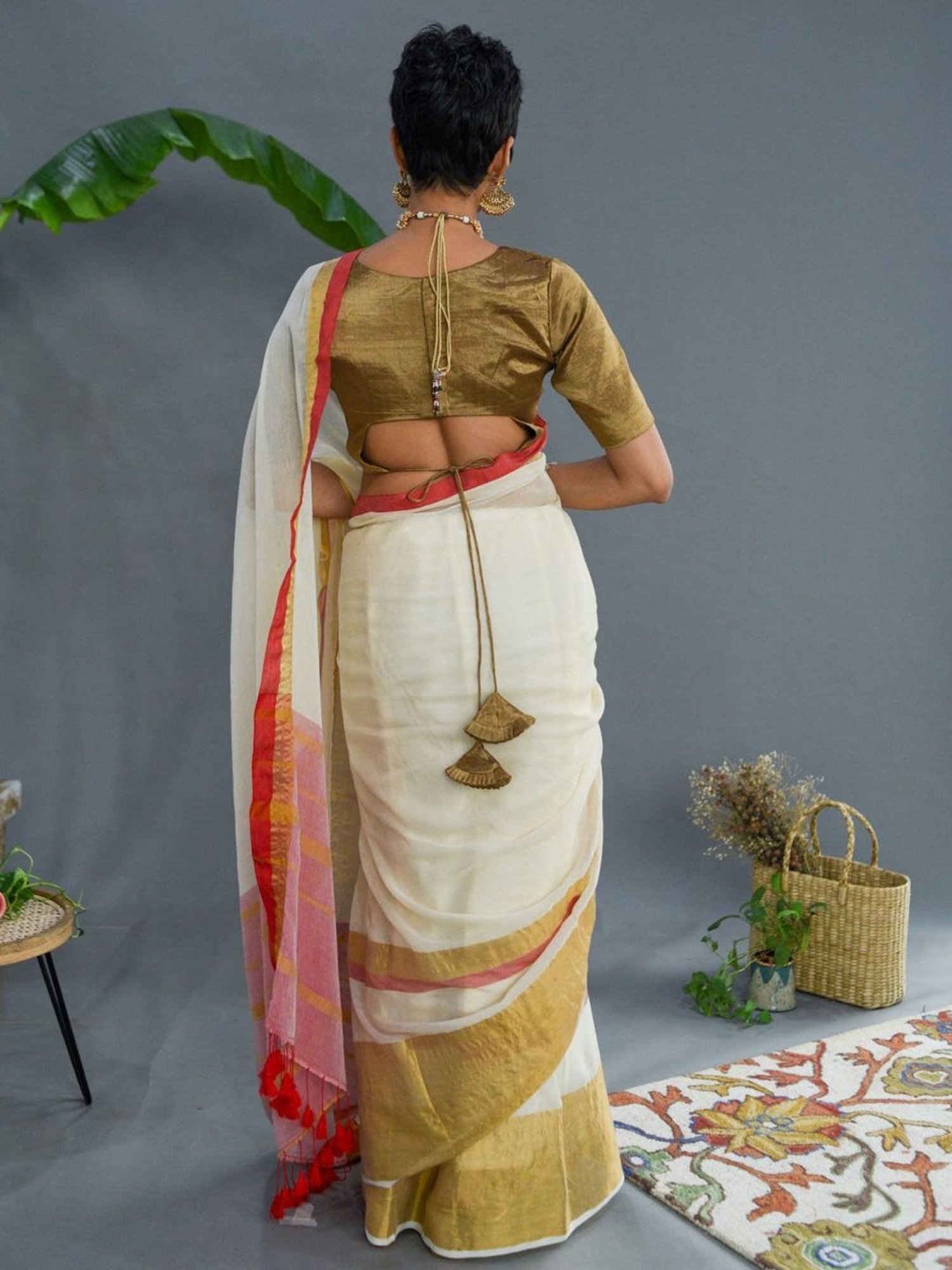 Suta Off-White Cotton Saree Without Blouse