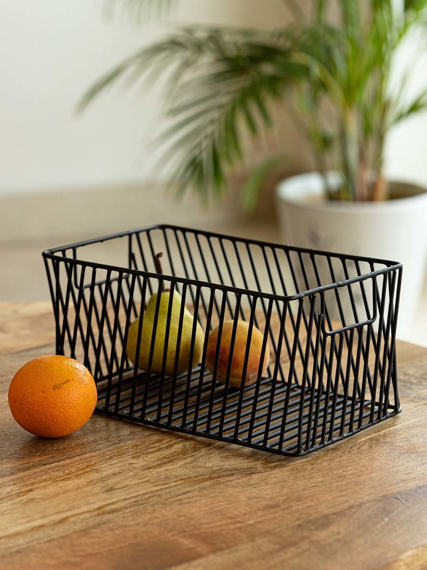 ExclusiveLane Black Iron The Diagonal Mesh Fruit Basket