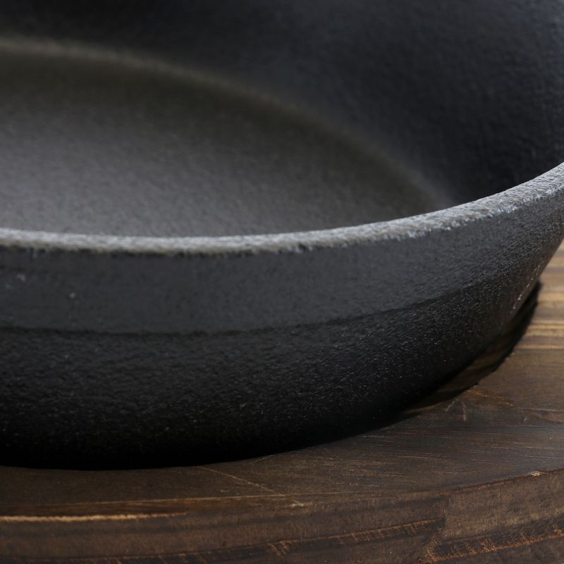 General Store Addlestone 2 Piece 7 Inch Pre-seasoned Oval Cast Iron Server with Burned Furwood Base