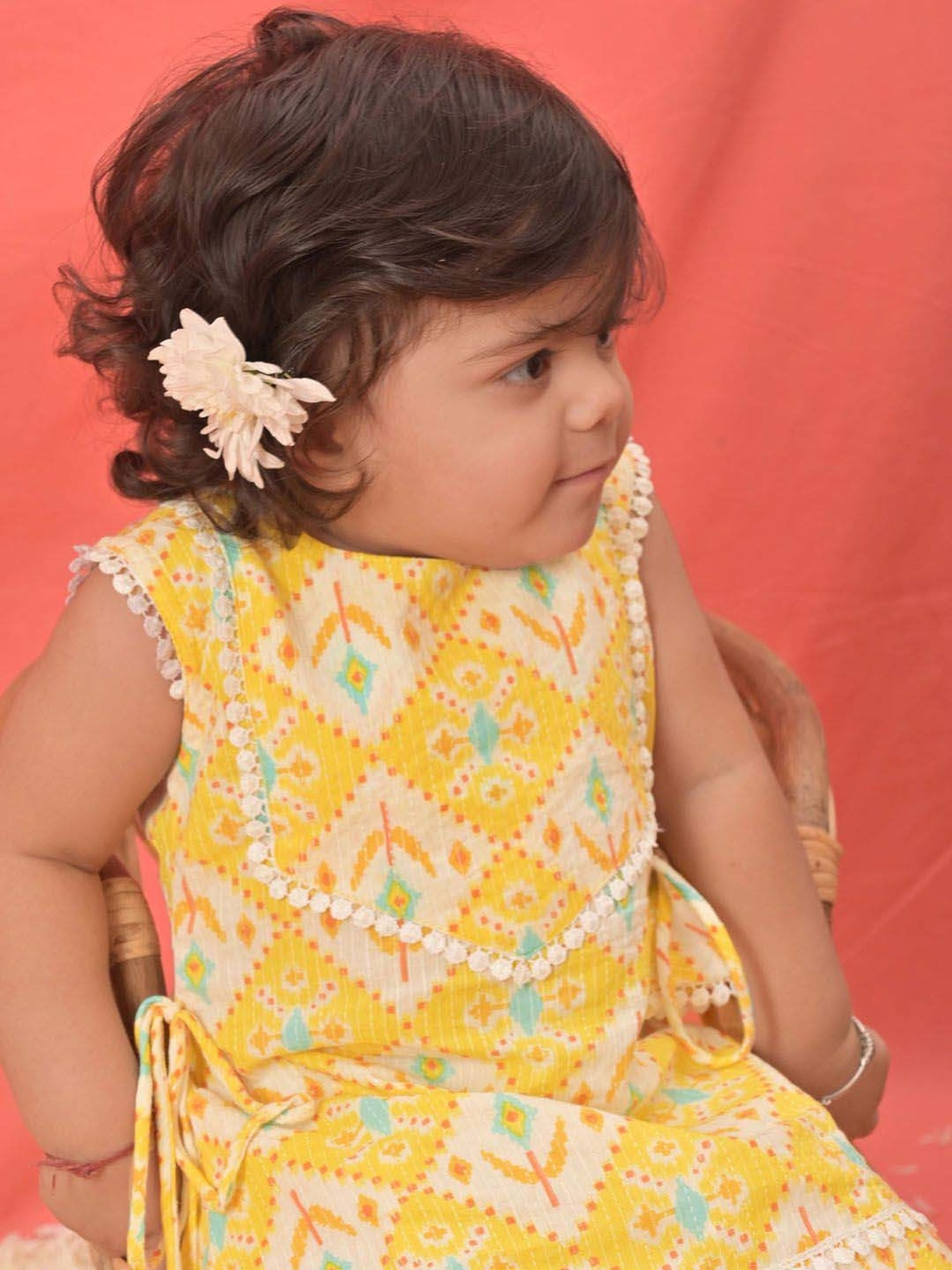 VASTRAMAY Girls Yellow Printed Clothing Sets