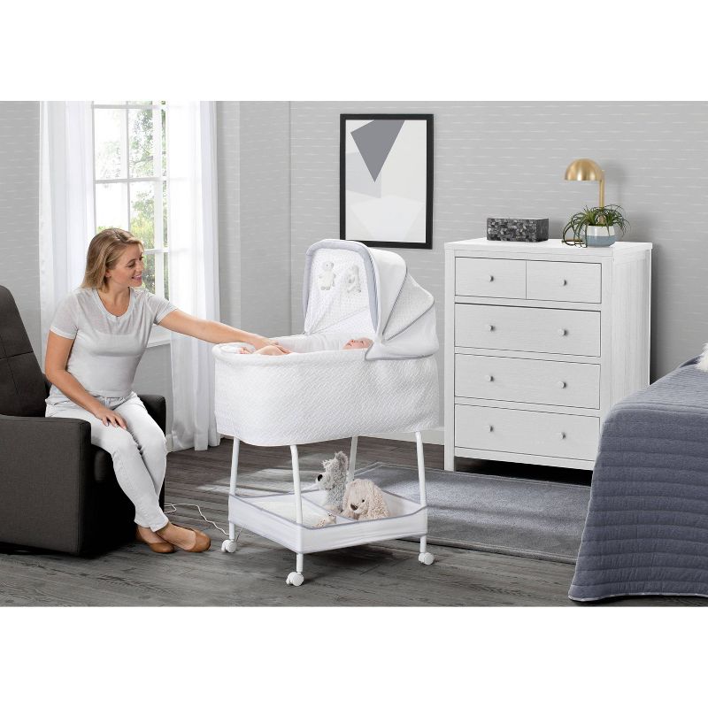 Simmons Kids' Silent Auto Gliding Deluxe Bassinet - Embossed Paisley