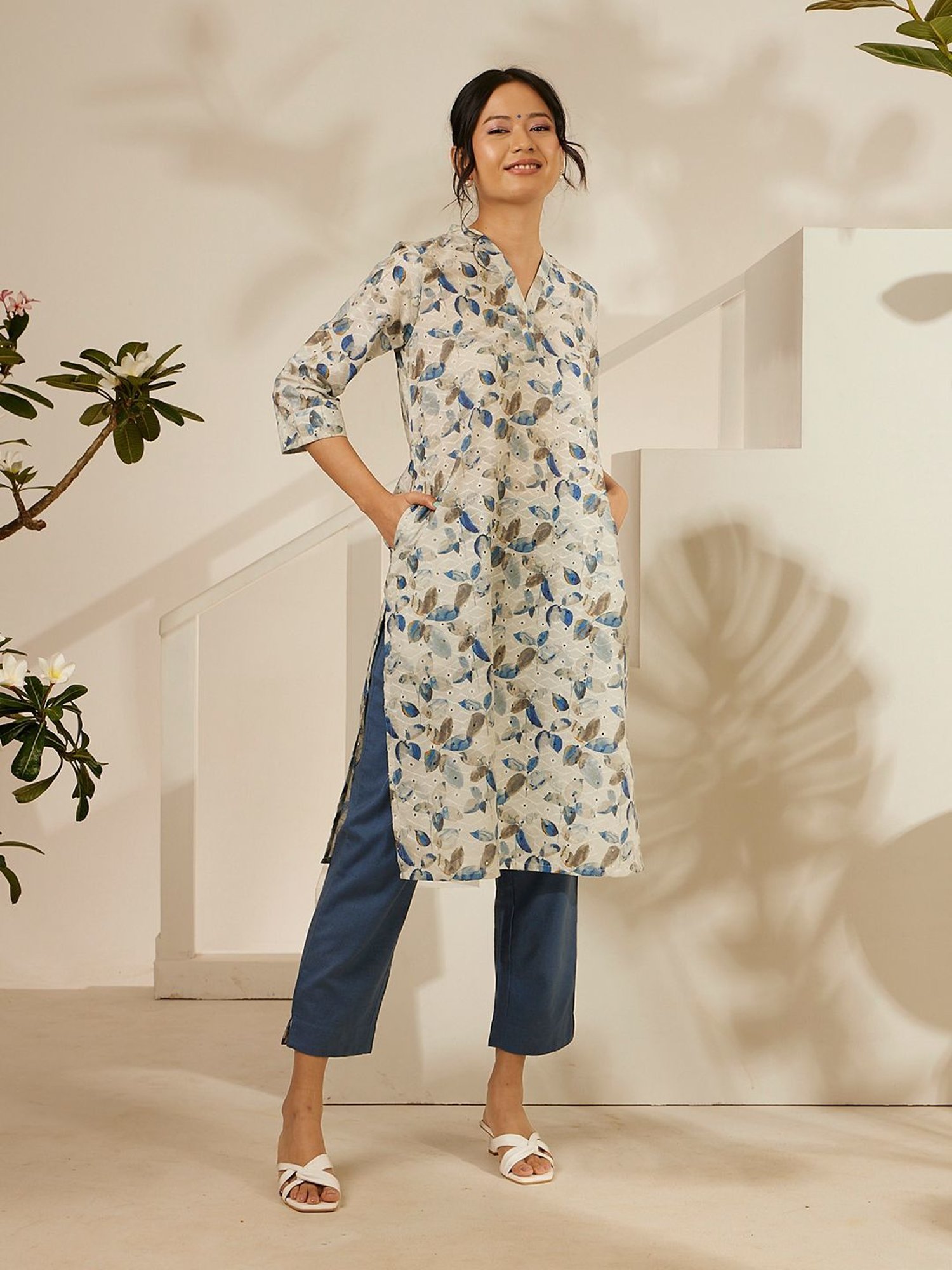 Daali Grey Schiffli V Neck 3/4 Sleeves Kurta with Two Pockets