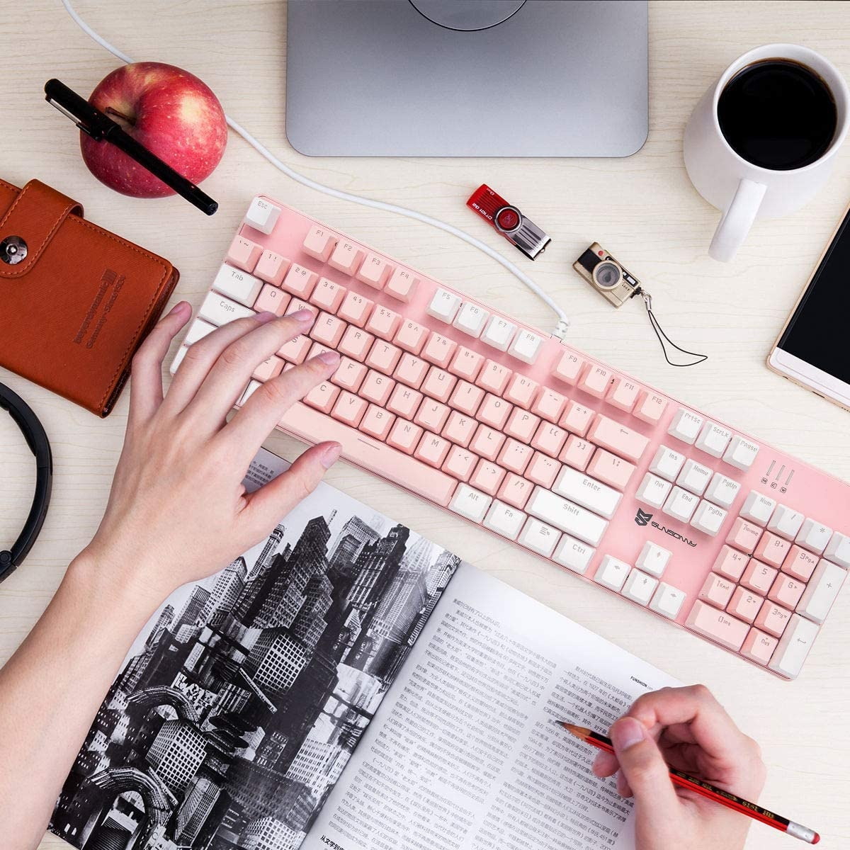 Qisan Mechanical Gaming Keyboard Full Size 104 Keys US Layout Wired Blue Switch Backlit Keyboard with Pink & White Color