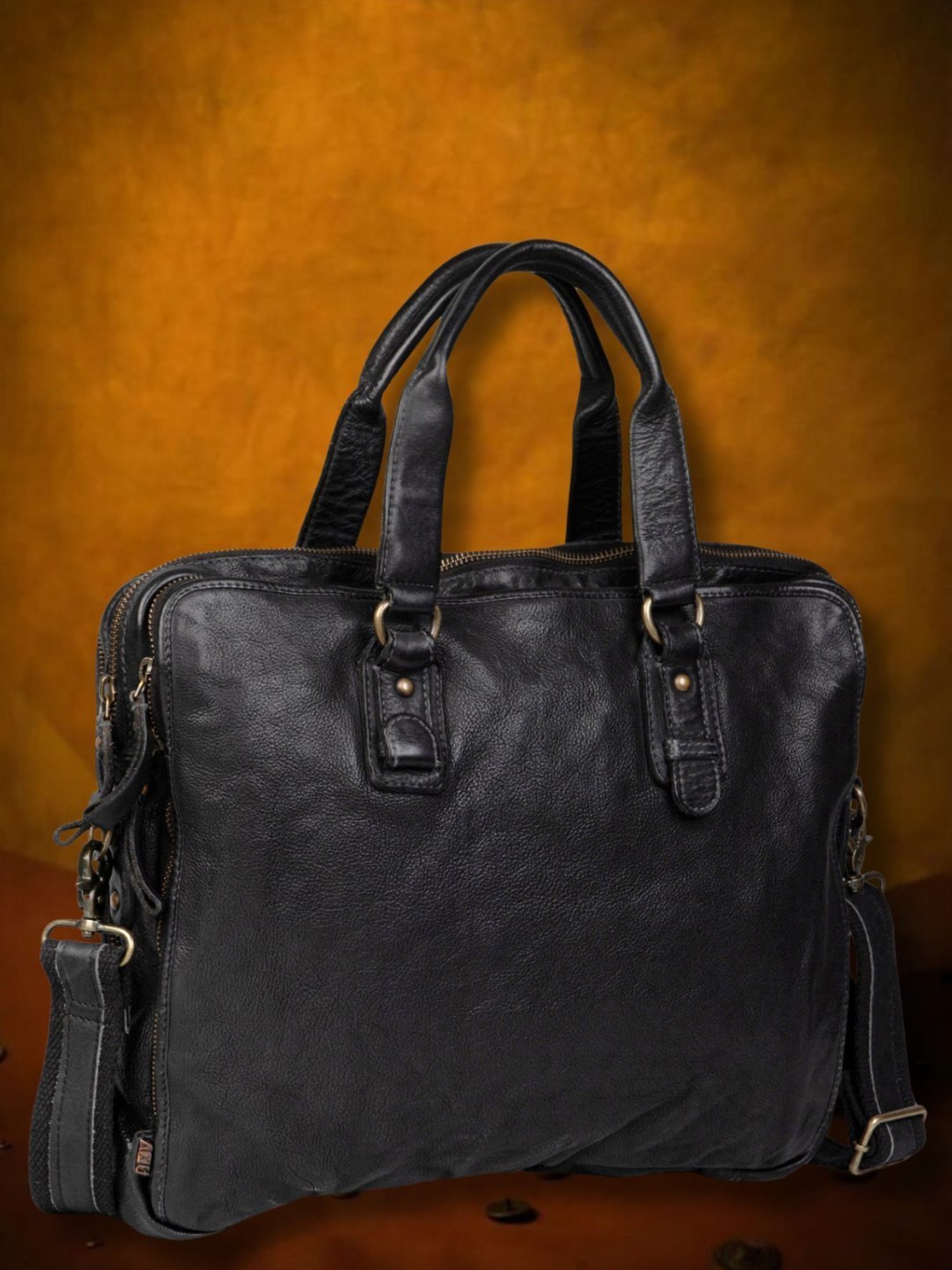 Art N Vintage Andrew Black Leather Solid Large Laptop Messenger Bag