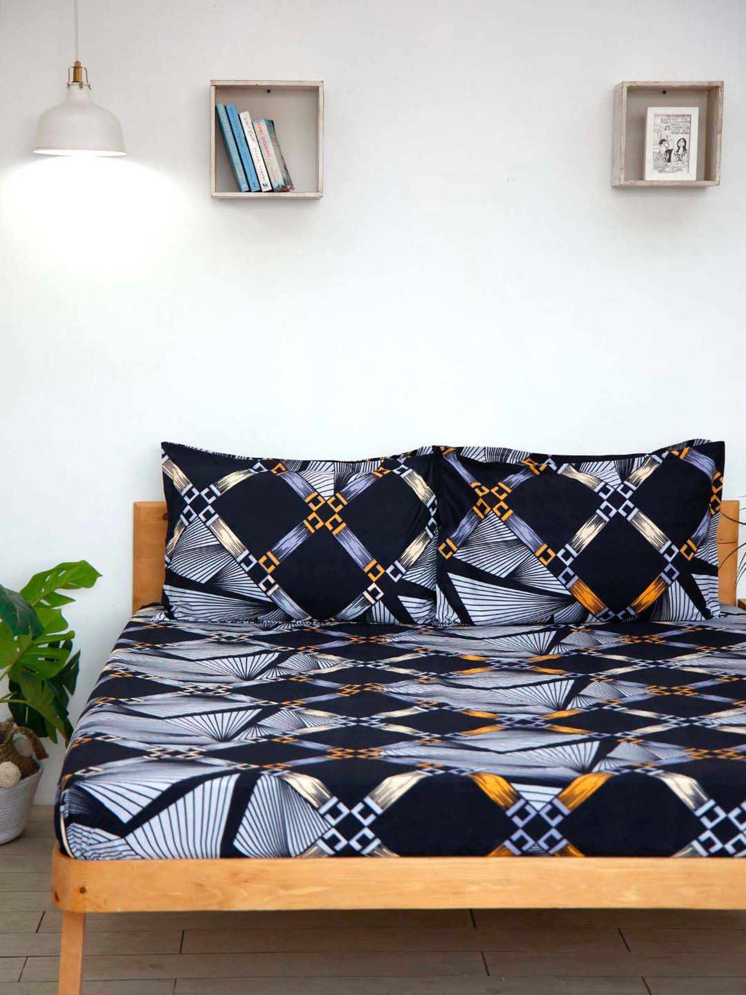 Ariana Black Microfibre 144 TC Queen Bedsheet With 2 Pillow Covers