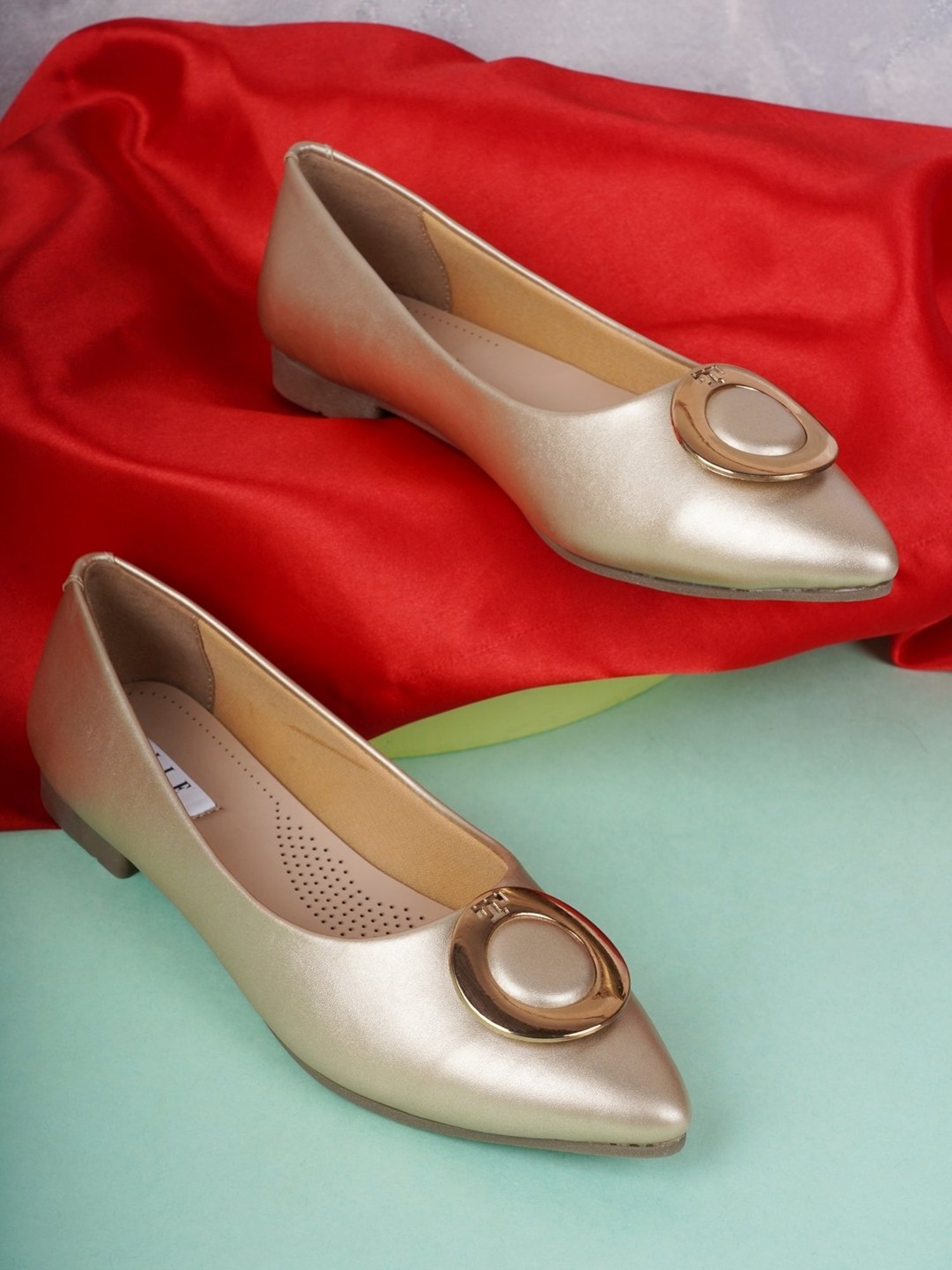 Elle Women's Gold Flat Ballets