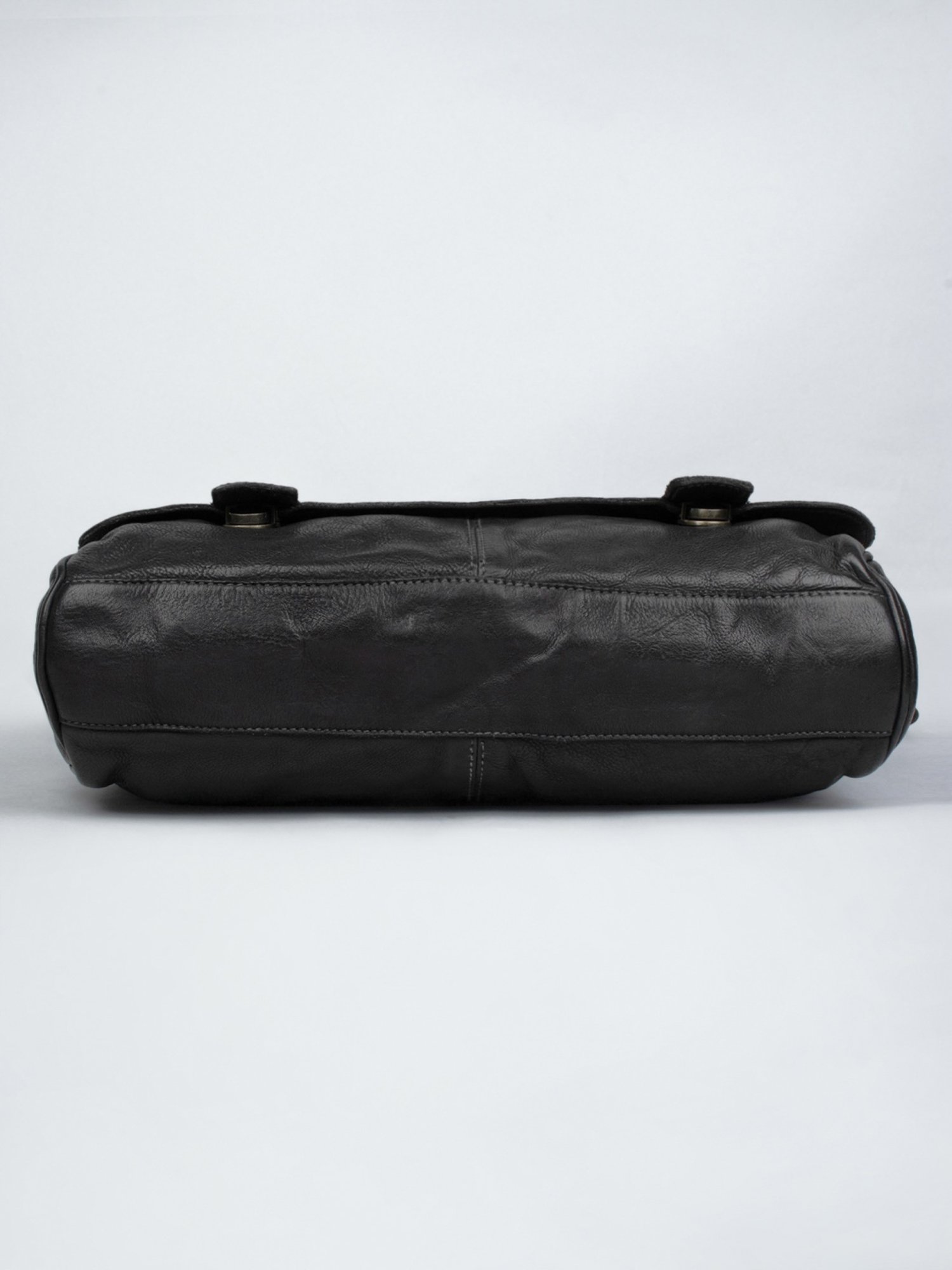 Art N Vintage Axel Black Leather Solid Large Laptop Messenger Bag