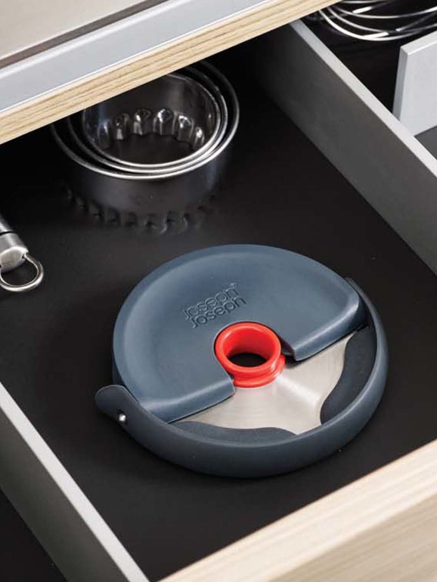 Joseph Joseph Black Stainless Steel 12.5 cm Pizza Wheel - Set of 1