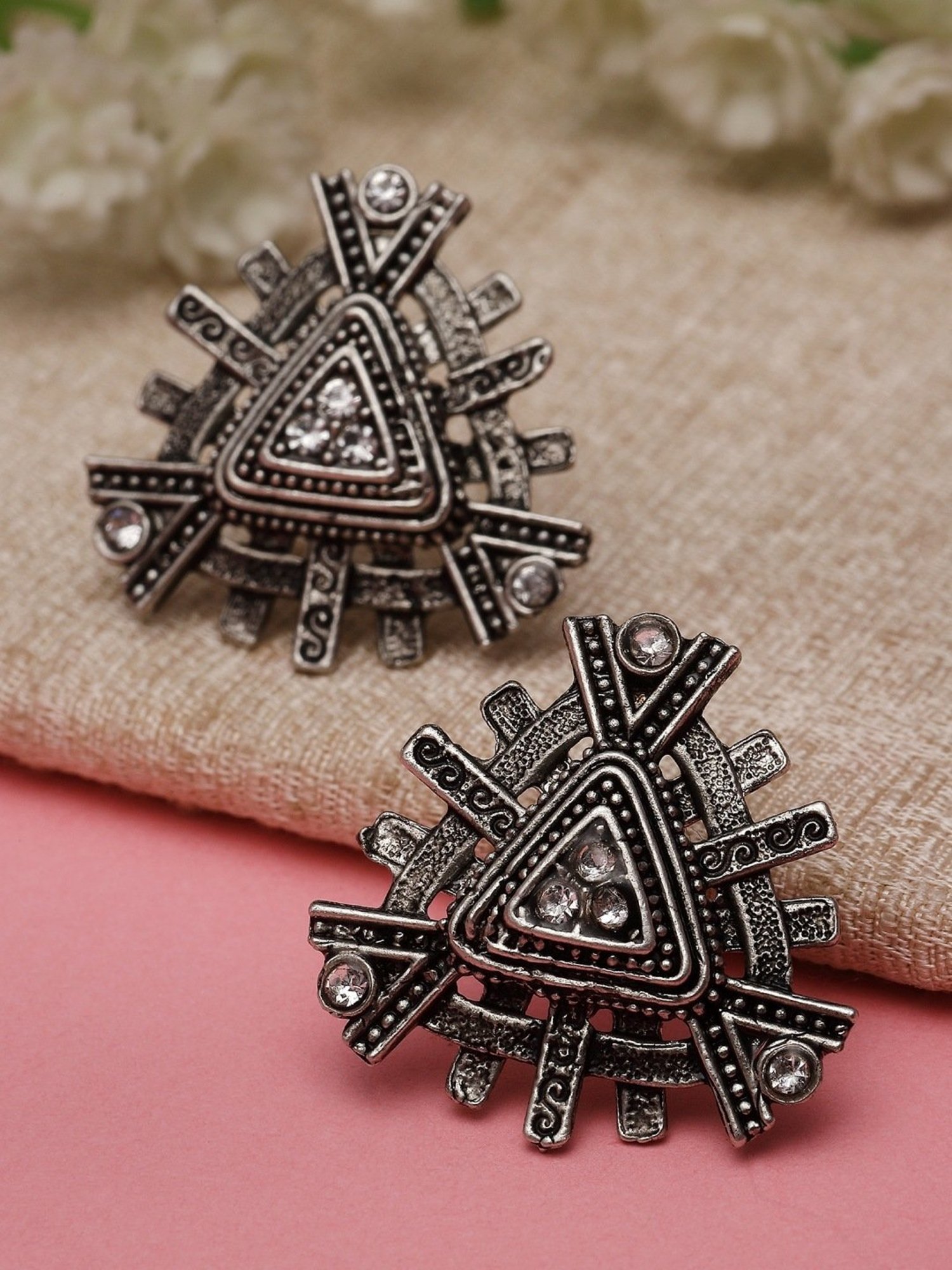 Karatcart Oxidised Silver Stud Earring for Women
