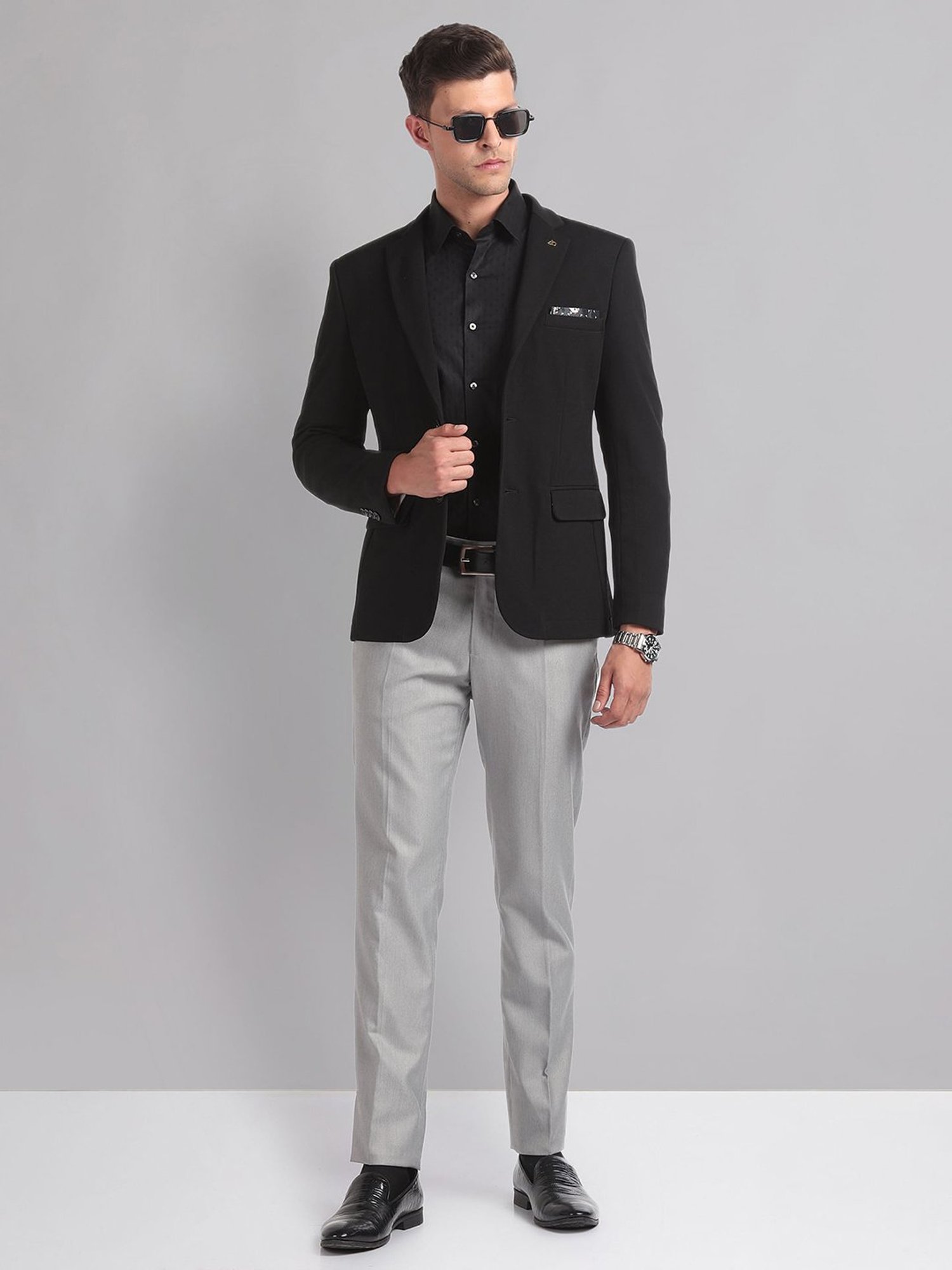 Arrow Sports Green Regular Fit Texture Waistcoat