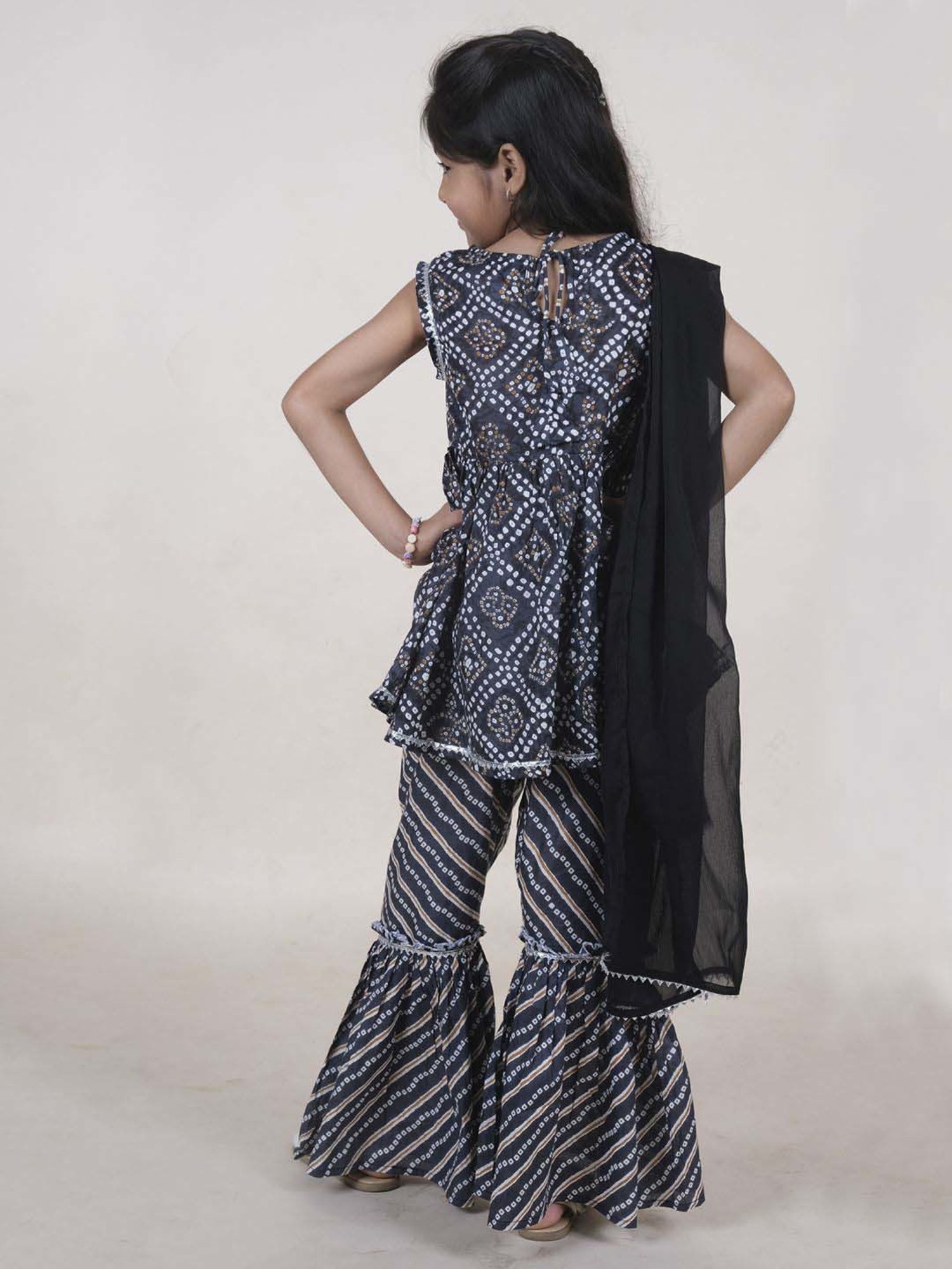 Kiddopanti Girls Black & White Cotton Printed Suit Sets