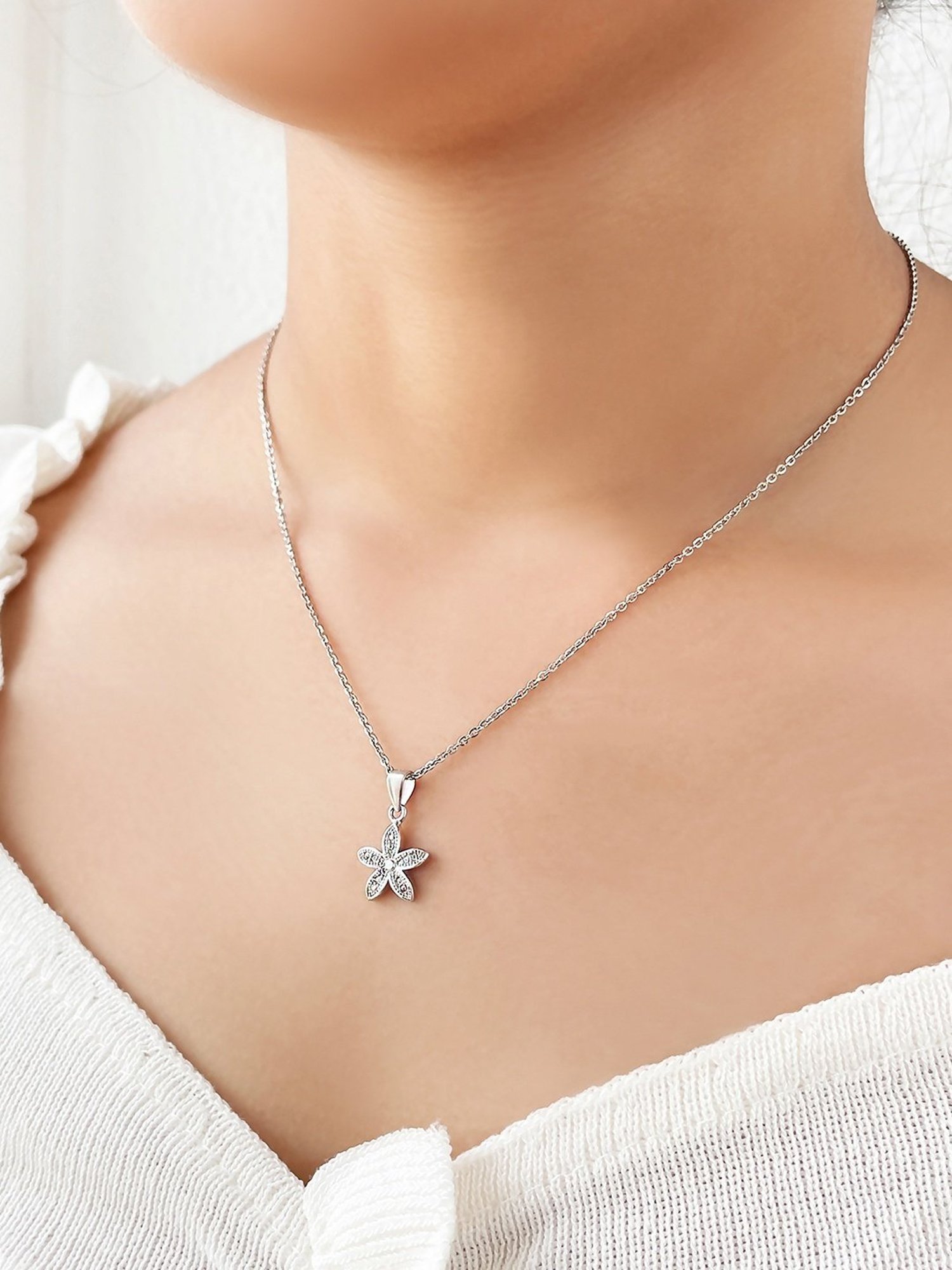 Silberry 92.5 Sterling Silver Lily Pendant Chain