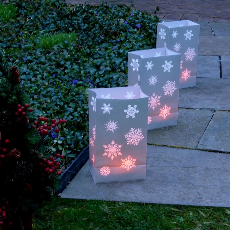 12ct Snowflake Plastic Luminaria Bags