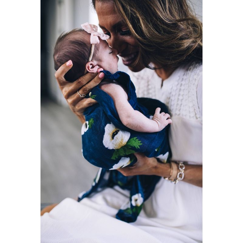 Little Unicorn Deluxe Muslin Swaddle Blanket - White Anemone 2pk