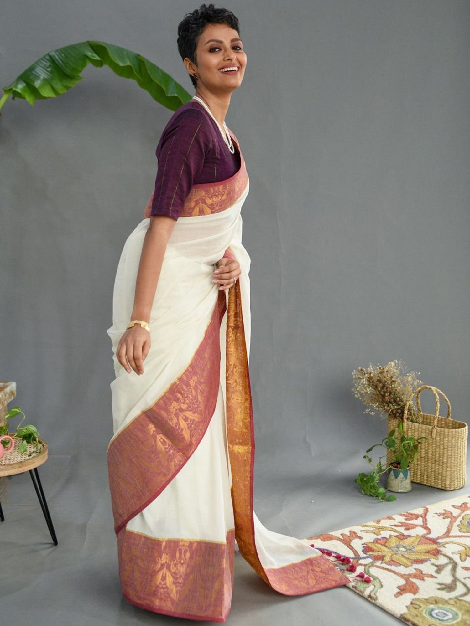 Suta White & Red Cotton Woven Saree Without Blouse