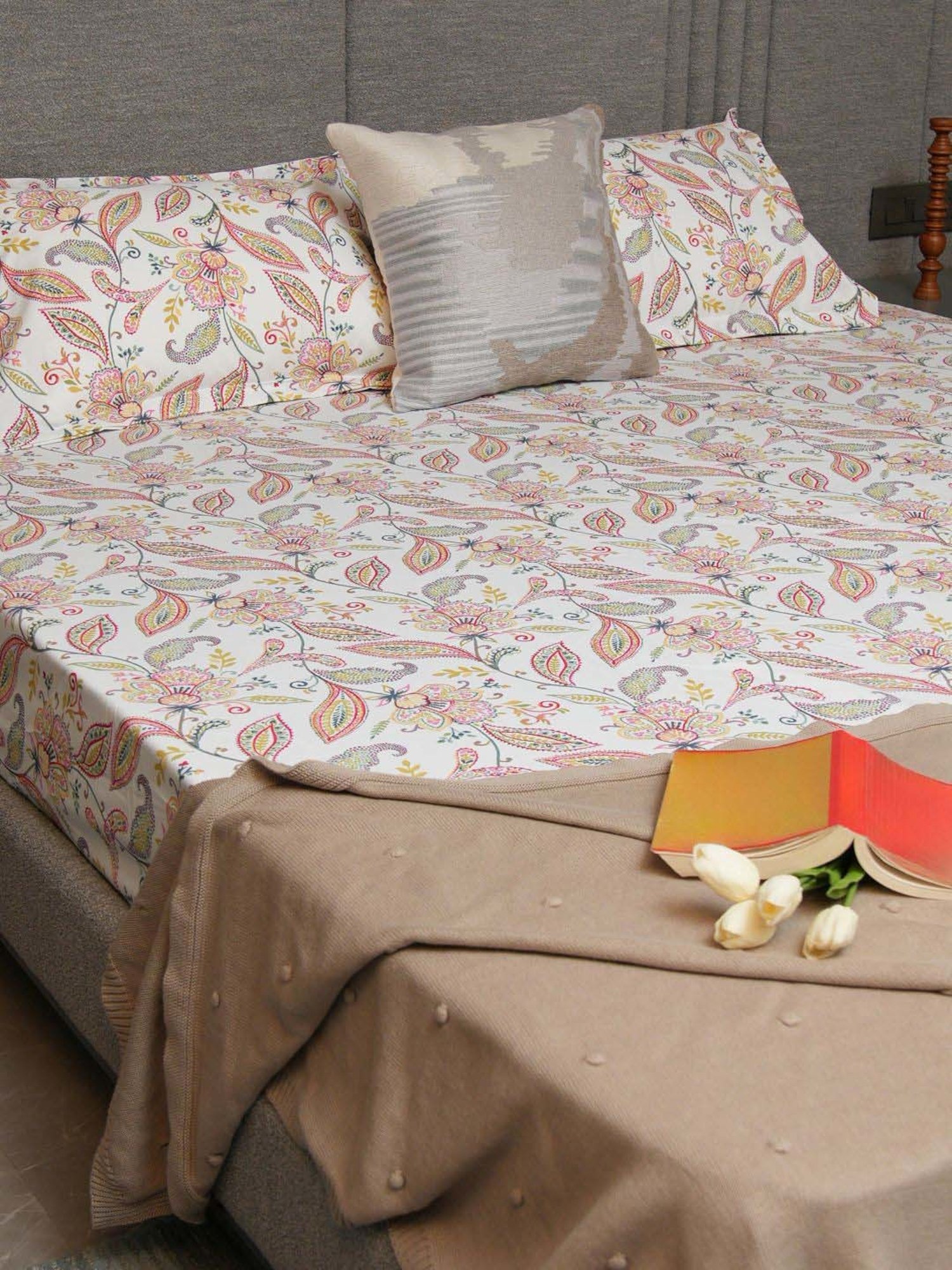 Urban Space Pink Cotton 200 TC Iris King Fitted Bedsheet with 2 Pillow Covers