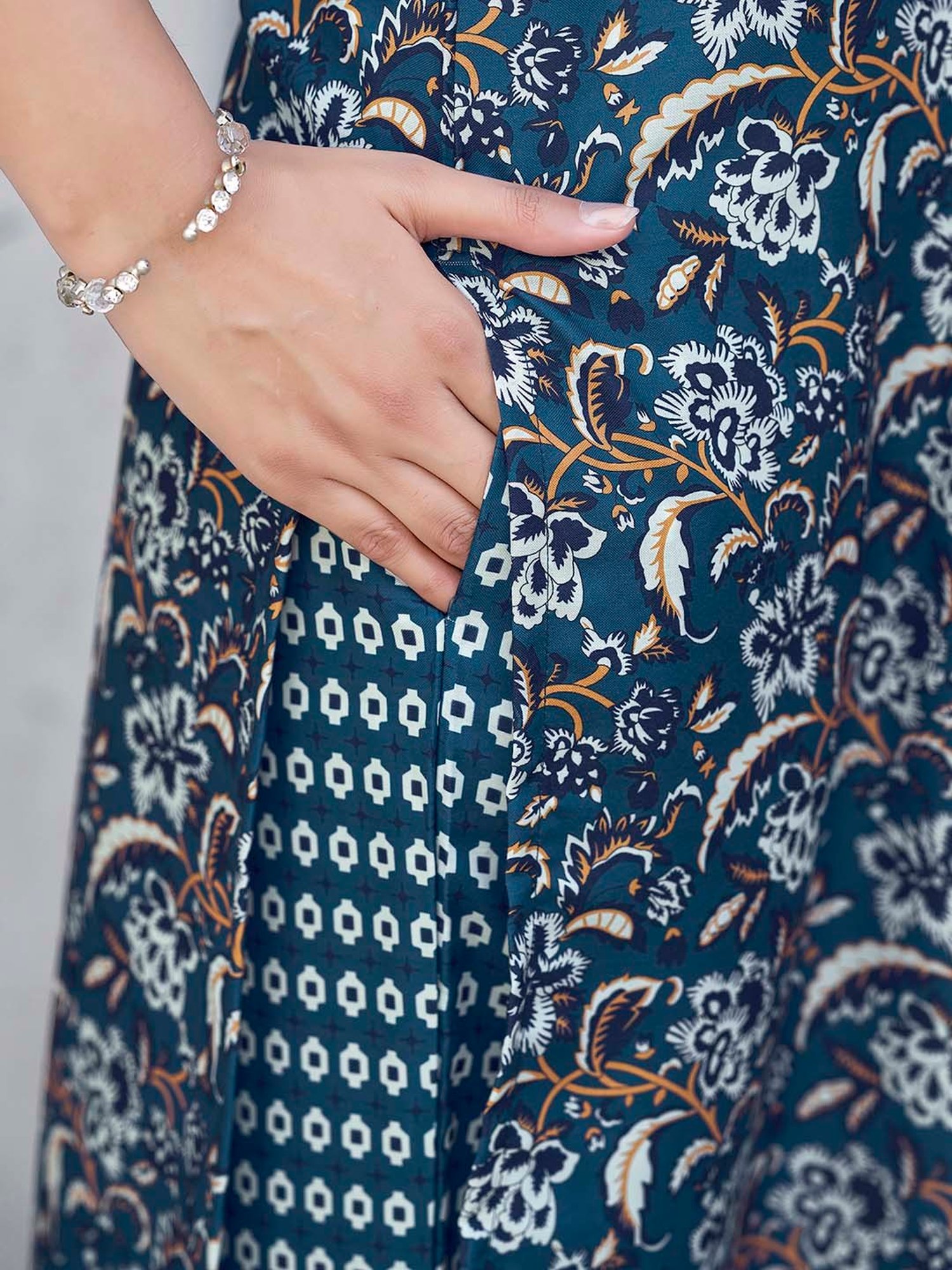 Skylee Multicolor Printed Kurta With Pant & Dupatta