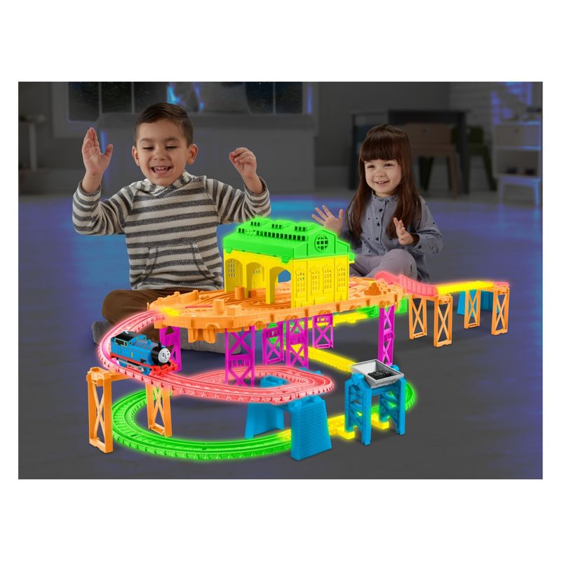 Thomas & Friends TrackMaster Hyper Glow Station