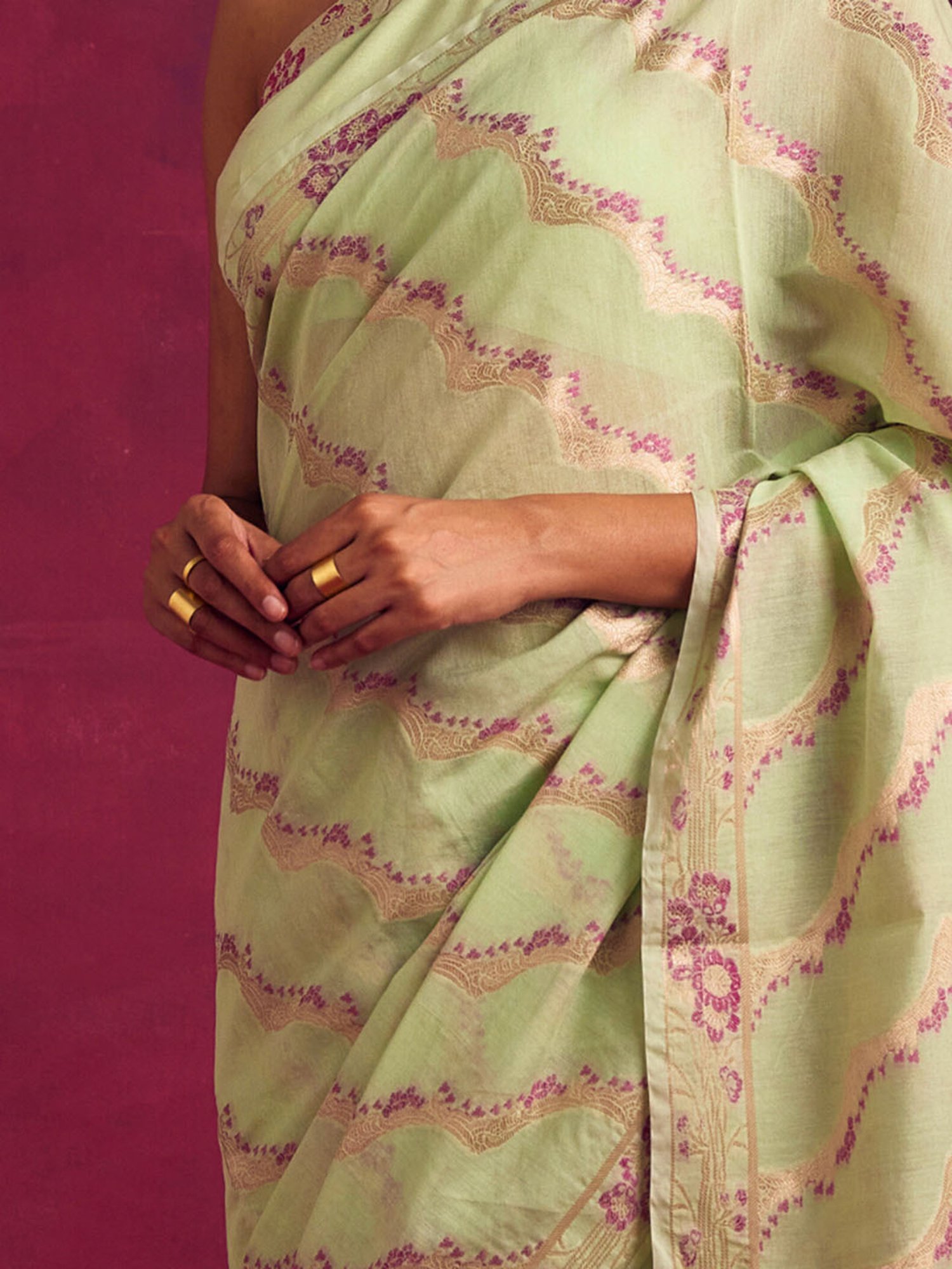 Abhishti Green Woven Saree Without Blouse