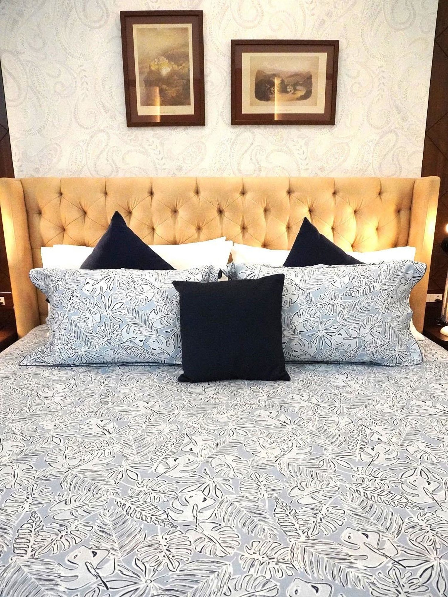 TARA Sparkling Homes Printed Blue 250 TC Cotton King Bedsheet With 2 Pillow Covers