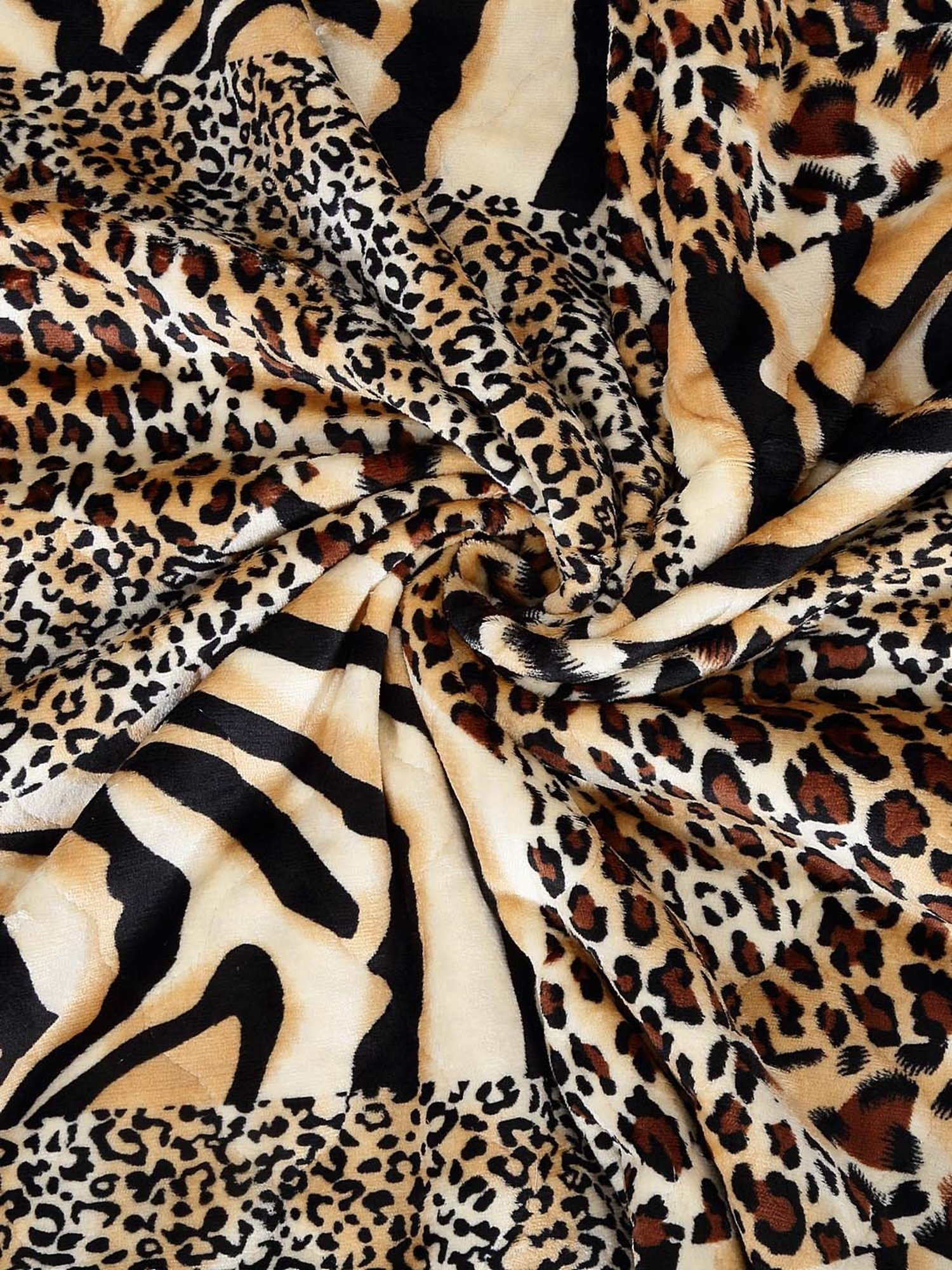 Welspun Bliss Light Silver & Blue Microfibre 120 GSM Shell Double Bed Quilt