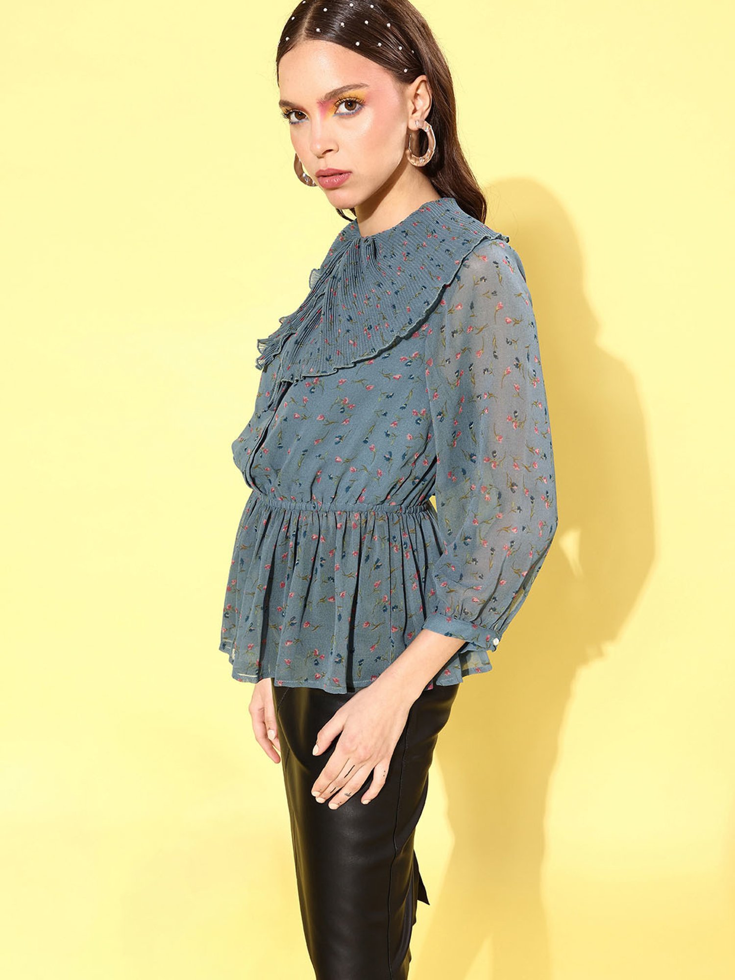 QUIERO Grey Floral Print Top