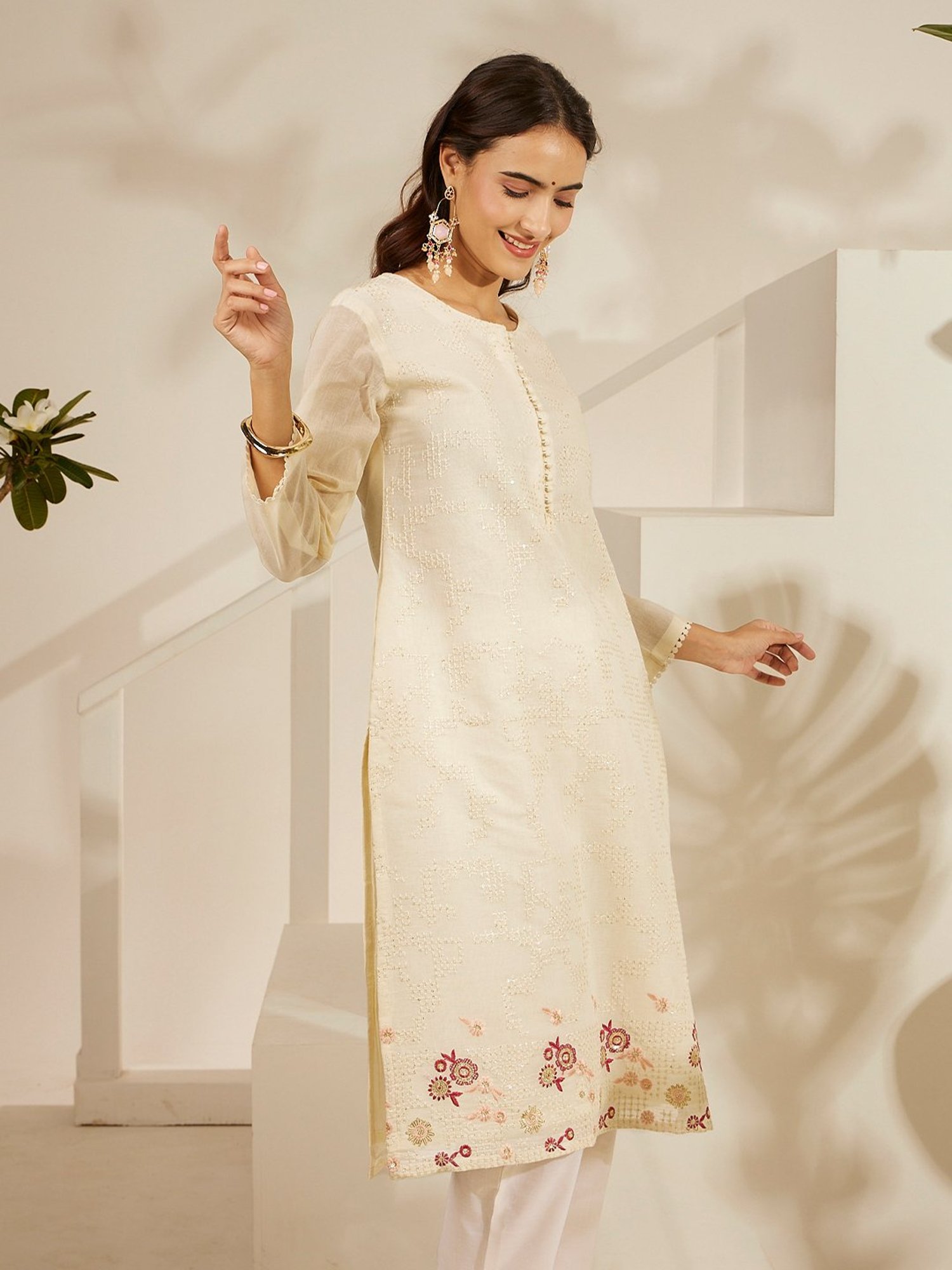 Daali Cream Mul Round Neck 3/4 Sleeves Summery Whites Kurta with Two Pockets