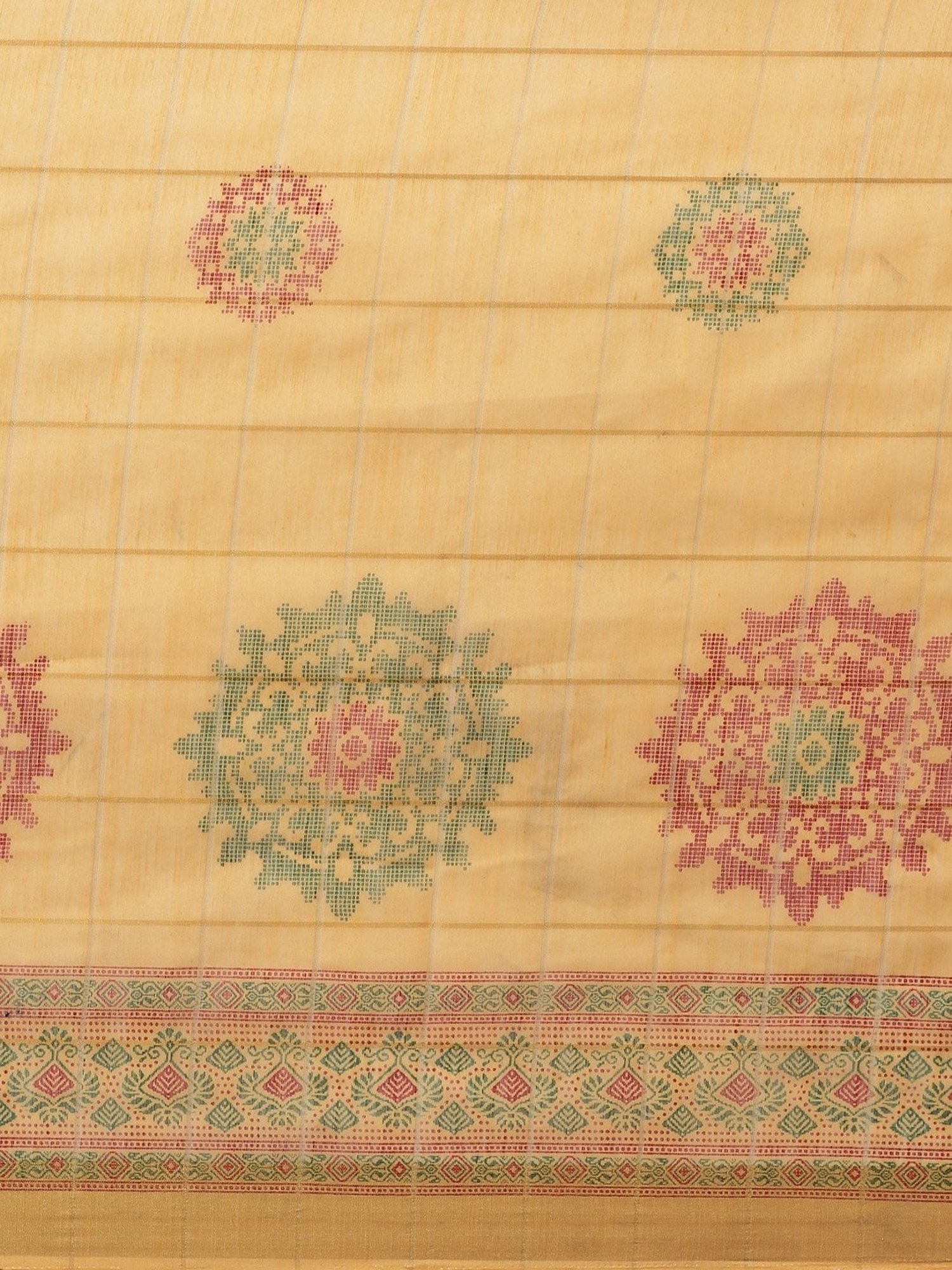 Vaamsi Peach Printed Saree With Unstitched Blouse