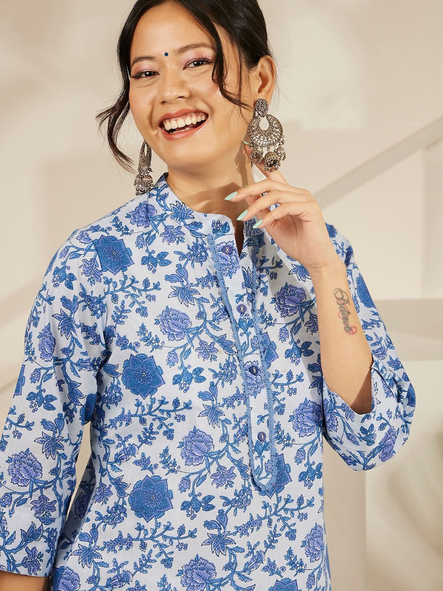 Daali Blue Cambric Mandarin Collar 3/4 Sleeves Basics Kurta with Two Pockets