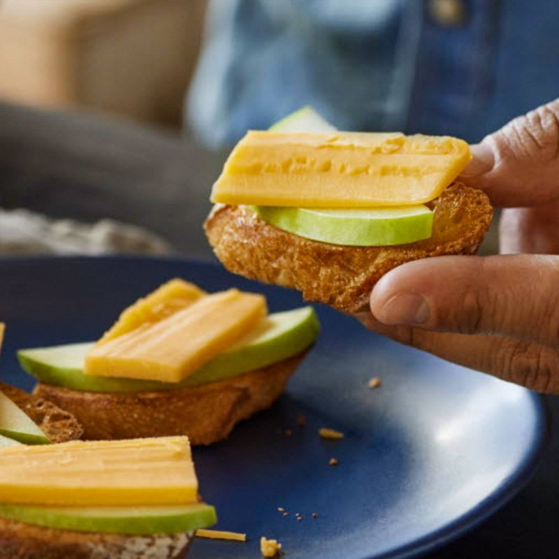 Boar's Head Garlic and Herb Chevre Goat Cheese - 4oz