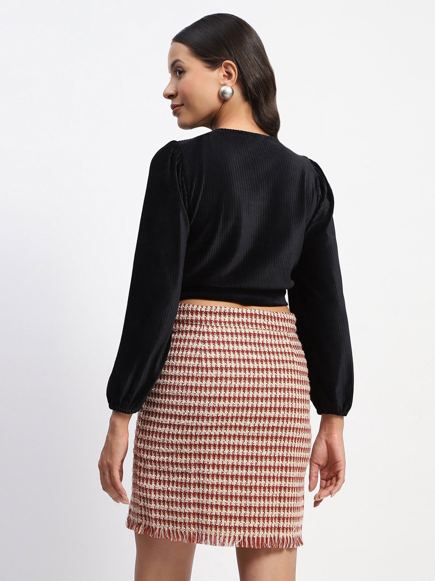 MADAME Black Relaxed Fit Crop Top