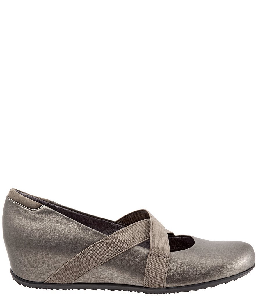 SoftWalk Waverly Leather Criss Cross Elastic Strap Slip-Ons