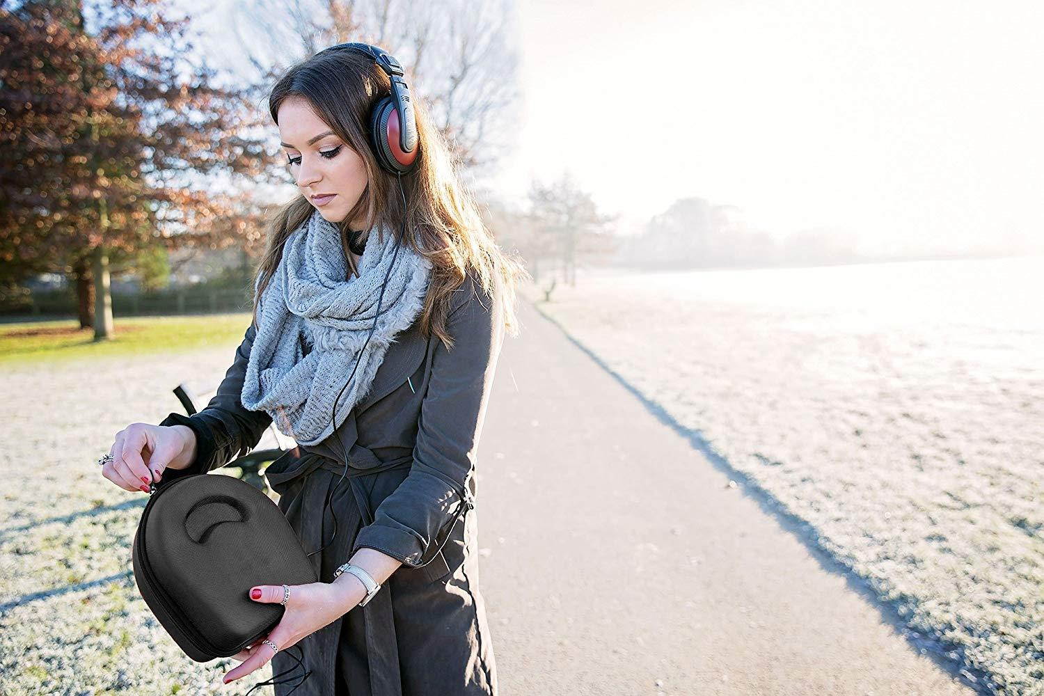 DURAGADGET Hard 'Shell' EVA Headphone Case (Black) - Compatible with The Samsung Level On Wireless Headphones - with Internal Netted Accessories Pocket