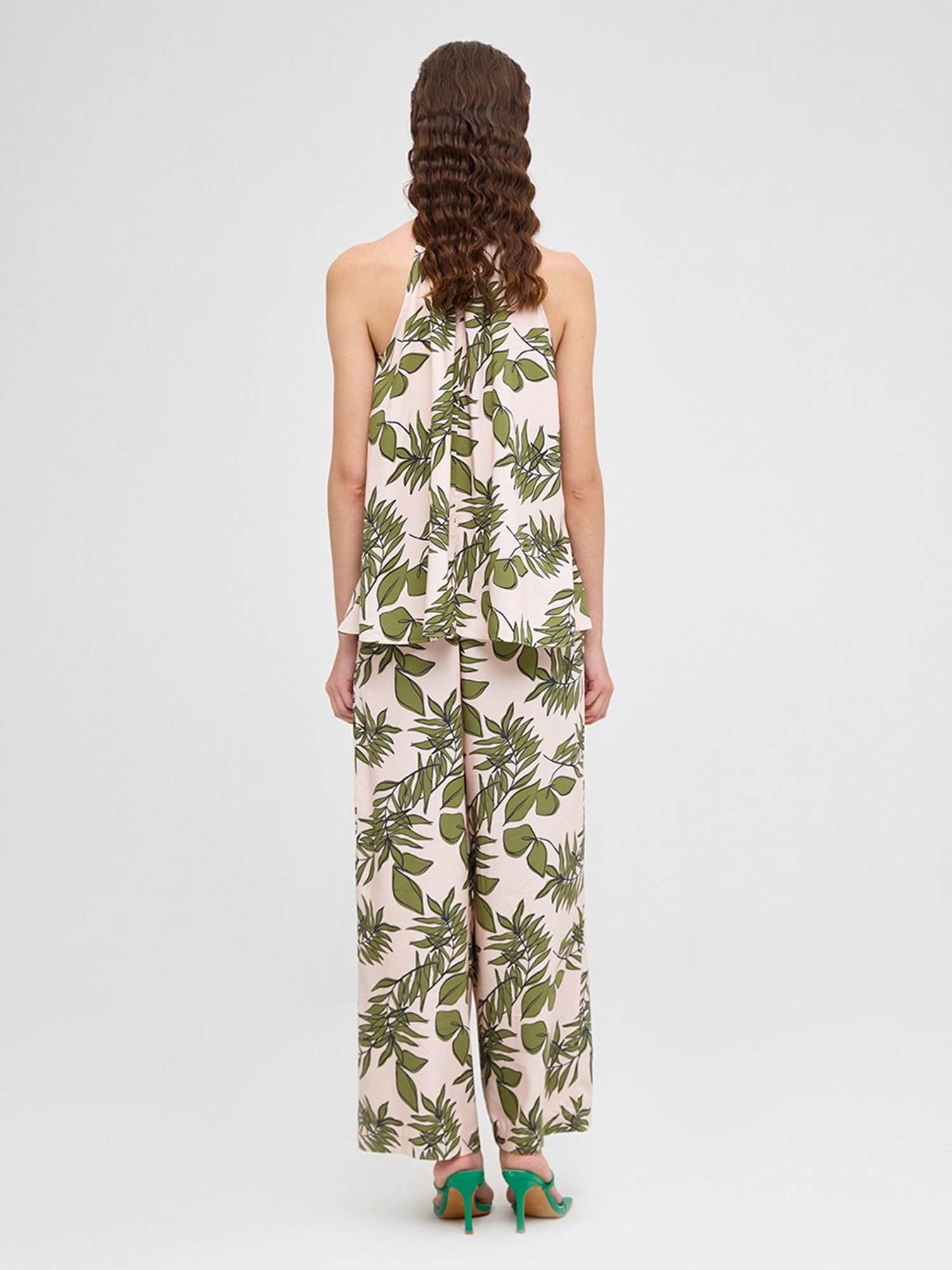 Cover Story Off White & Green Printed Top