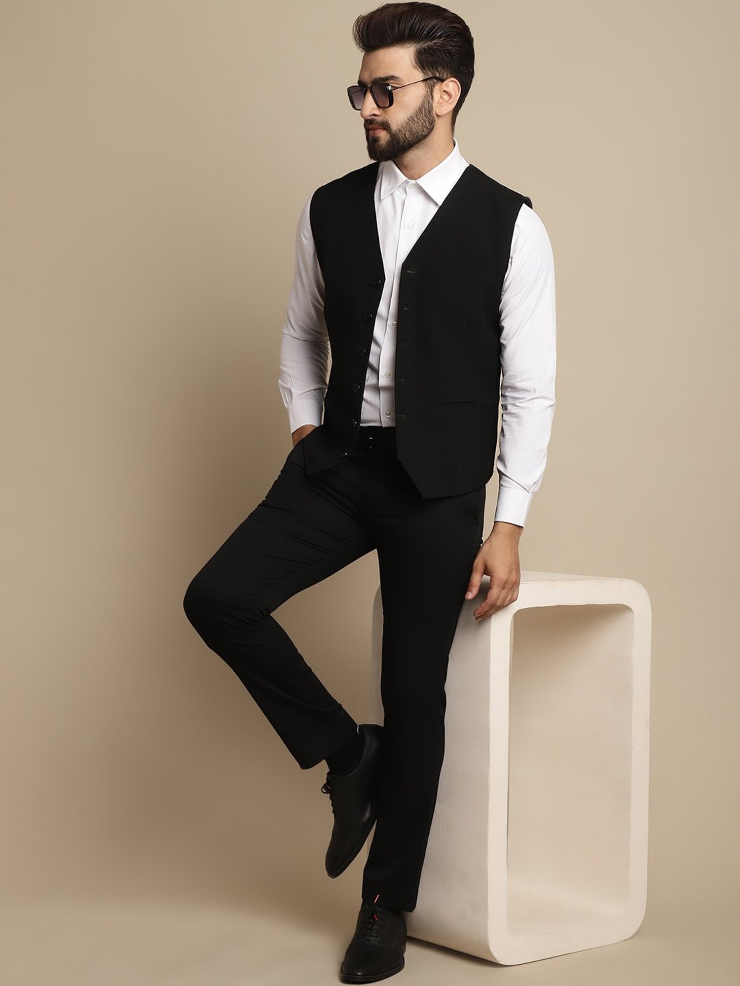 Even Black Regular Fit V Neck Waistcoat