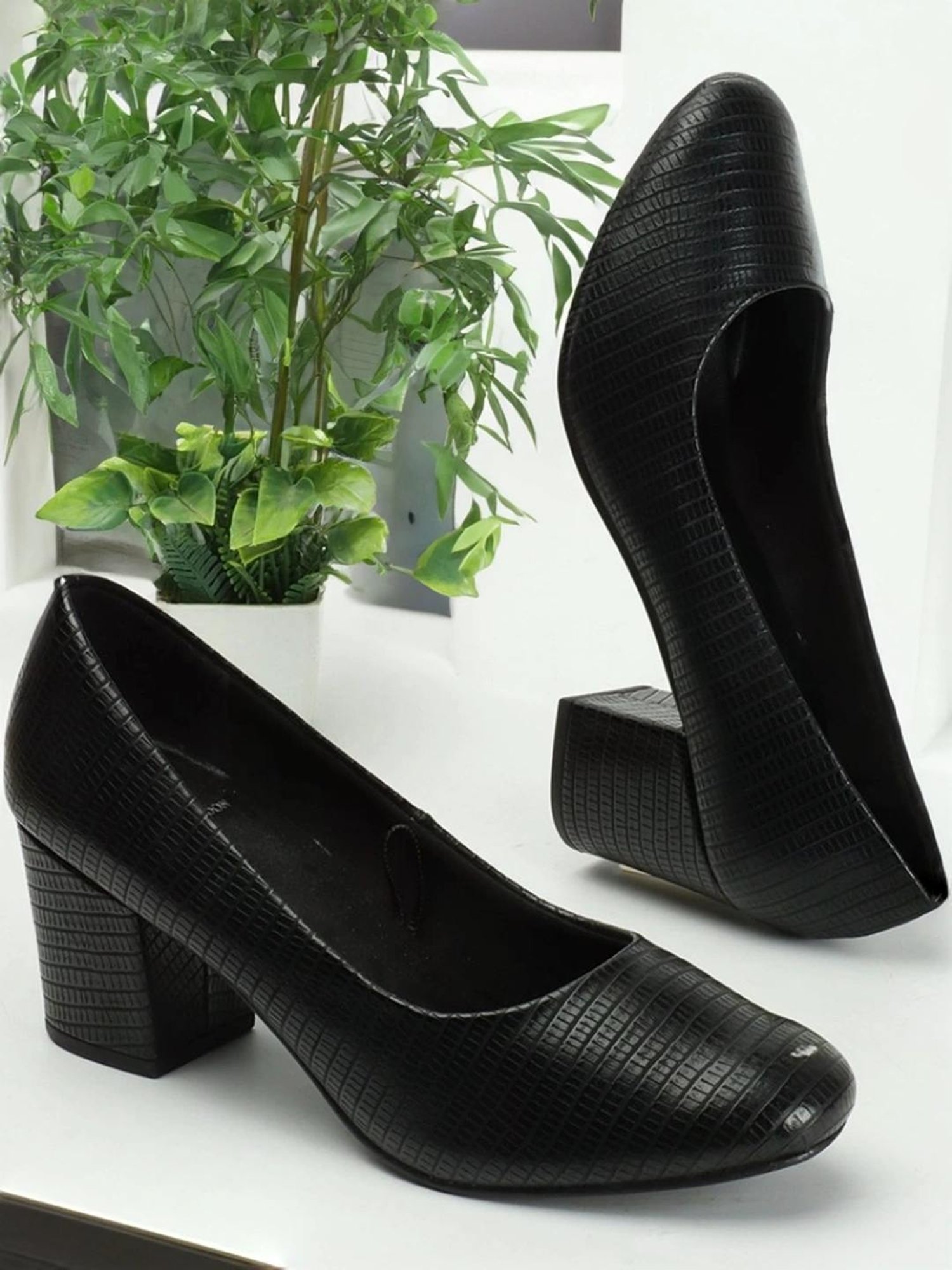 Carlton London Women's Black Casual Pumps