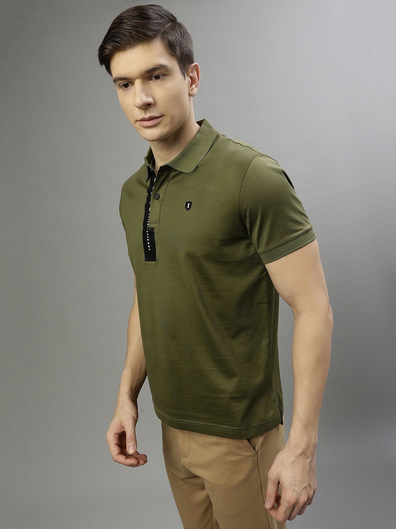 Iconic Men Solid Regular Fit Cotton T-shirt