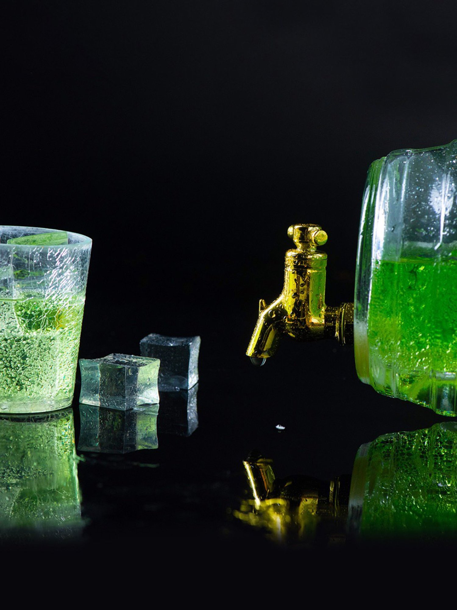 Pure Home and Living Blue Glass Decanter (0.7 L)