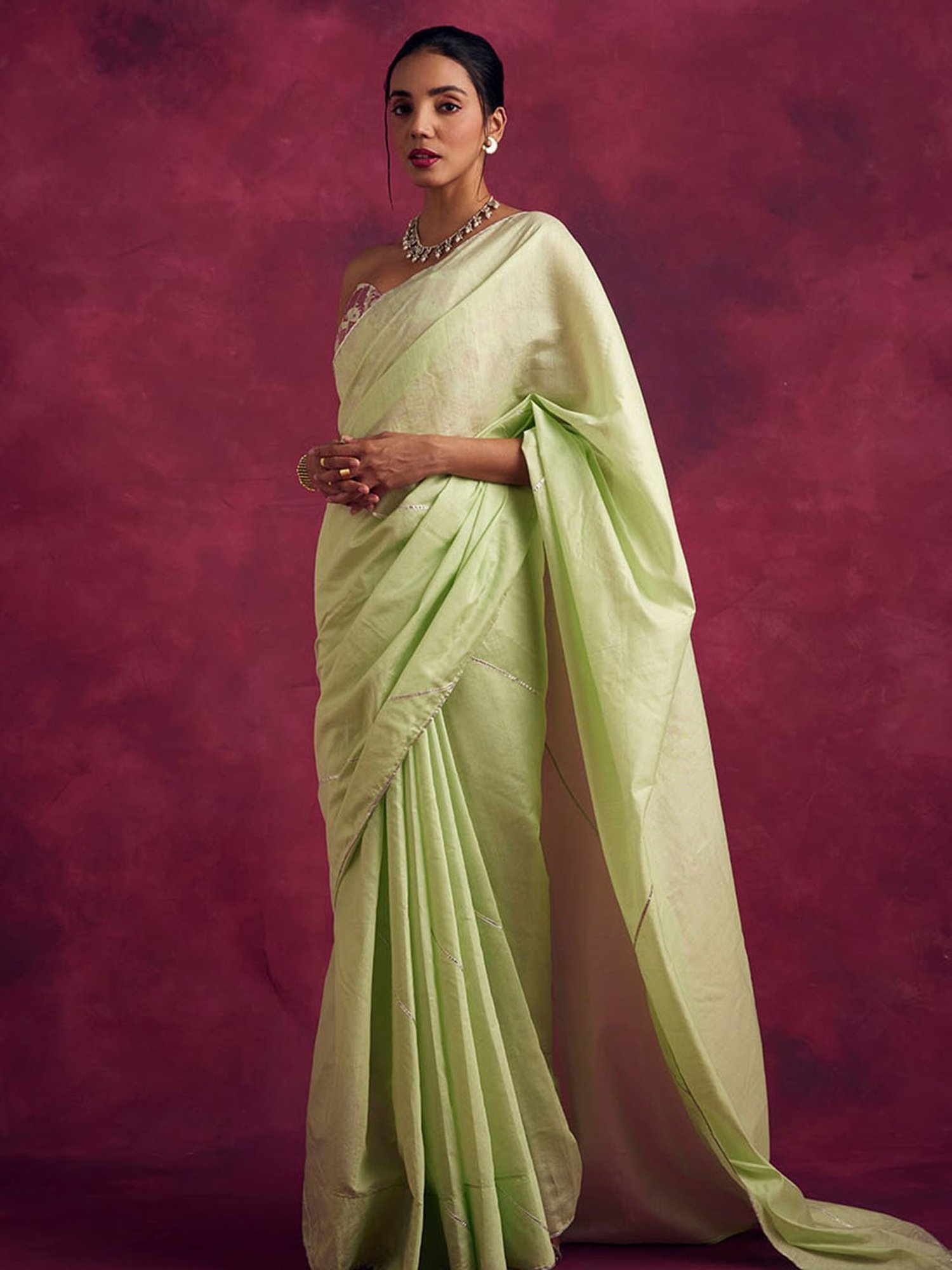 Abhishti Green Woven Saree Without Blouse